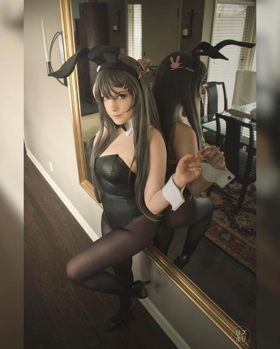 Tessaさんのインスタグラム写真 - (TessaInstagram)「One of the shots from my Mai Sakurajima shoot with @rizumari !! I really missed shooting with her and we had lots of fun.🖤 Bunnysuit and wig from @lemailcosplaywigs  Ears, cuffs and collar borrowed from @blood.raven !🐰」3月26日 8時28分 - hiso.neko