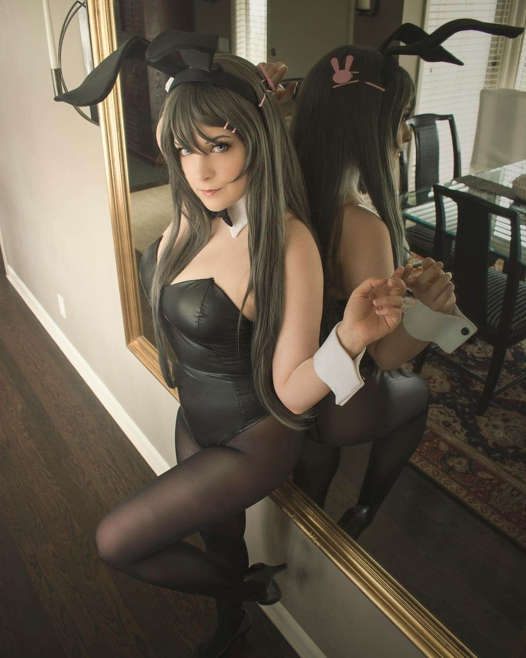 Tessaさんのインスタグラム写真 - (TessaInstagram)「One of the shots from my Mai Sakurajima shoot with @rizumari !! I really missed shooting with her and we had lots of fun.🖤 Bunnysuit and wig from @lemailcosplaywigs  Ears, cuffs and collar borrowed from @blood.raven !🐰」3月26日 8時28分 - hiso.neko