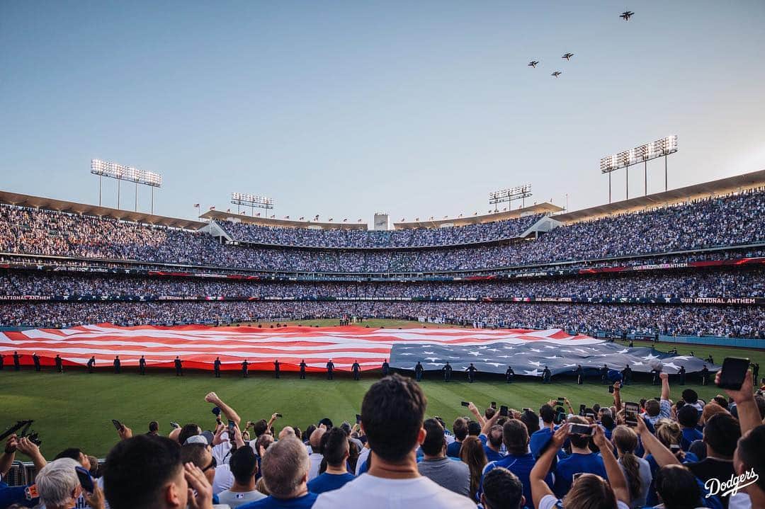 Los Angeles Dodgersさんのインスタグラム写真 - (Los Angeles DodgersInstagram)「THREE. DAYS.  A limited number of Opening Day tickets are available! Get yours now at Dodgers.com/tickets.」3月26日 8時38分 - dodgers