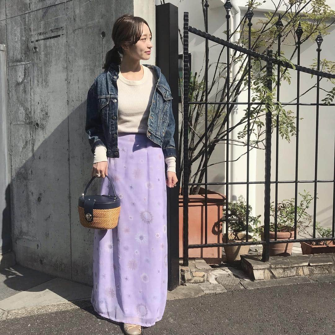 江本るり恵さんのインスタグラム写真 - (江本るり恵Instagram)「今日は一目惚れした @katespadejapan のバックを初おろし。 新クリエイティブディレクター、ニコラ•グラスがブランドコンセプトとして掲げるoptimistic femininityに合わせて古着でコーディネートしてみました☺️ レザー切り替えで上品に使えるので、これからの時期ヘビロテする。💙 #ケイトスペード #ケイトスペードニューヨーク #ラブインスペード」3月26日 19時34分 - emotorurie