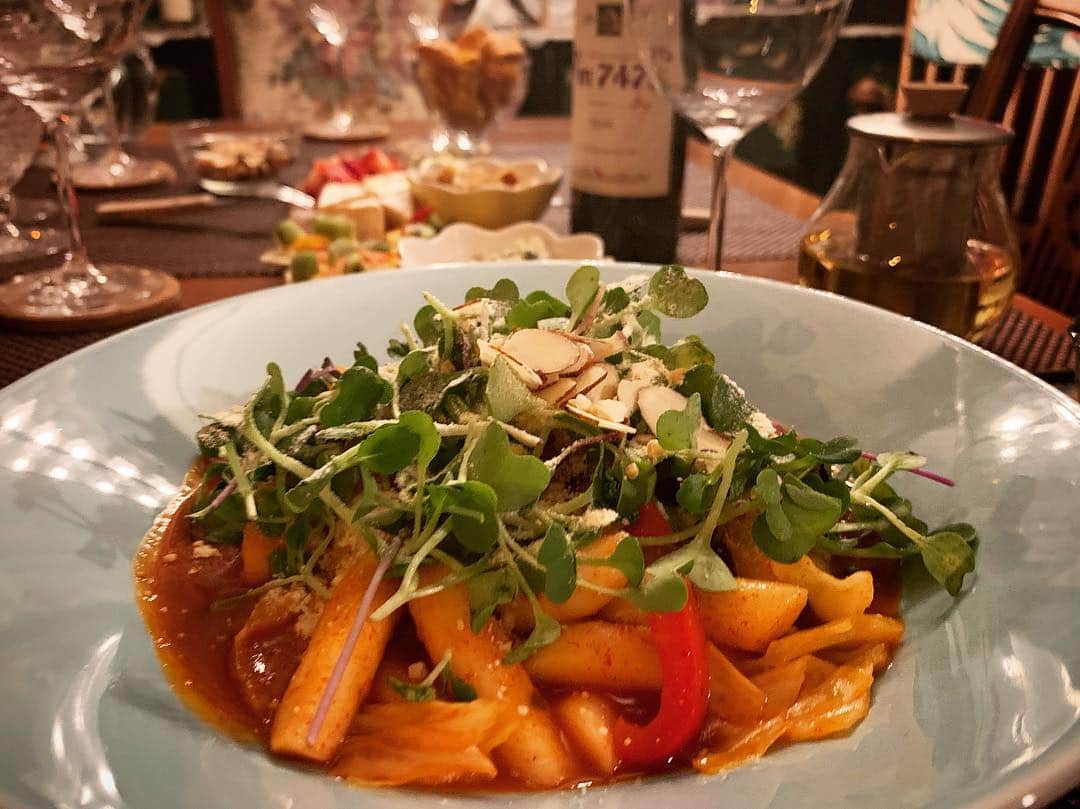 チョン・ニコルさんのインスタグラム写真 - (チョン・ニコルInstagram)「타미표 떡볶이‼️ 새우오뎅😭 @tommy_hyunkyu_ #카페베네스타」3月26日 19時36分 - nicole__jung
