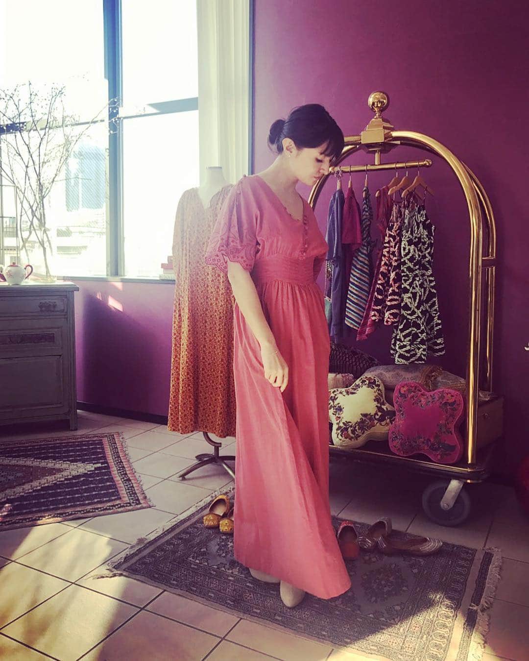 のインスタグラム：「素敵な空間で 素敵なお洋服と 素敵な方に会えた☺️ ． 幸せな午後🌸💜🙏🏻 ． @kanavelnica  @velnica_japan」