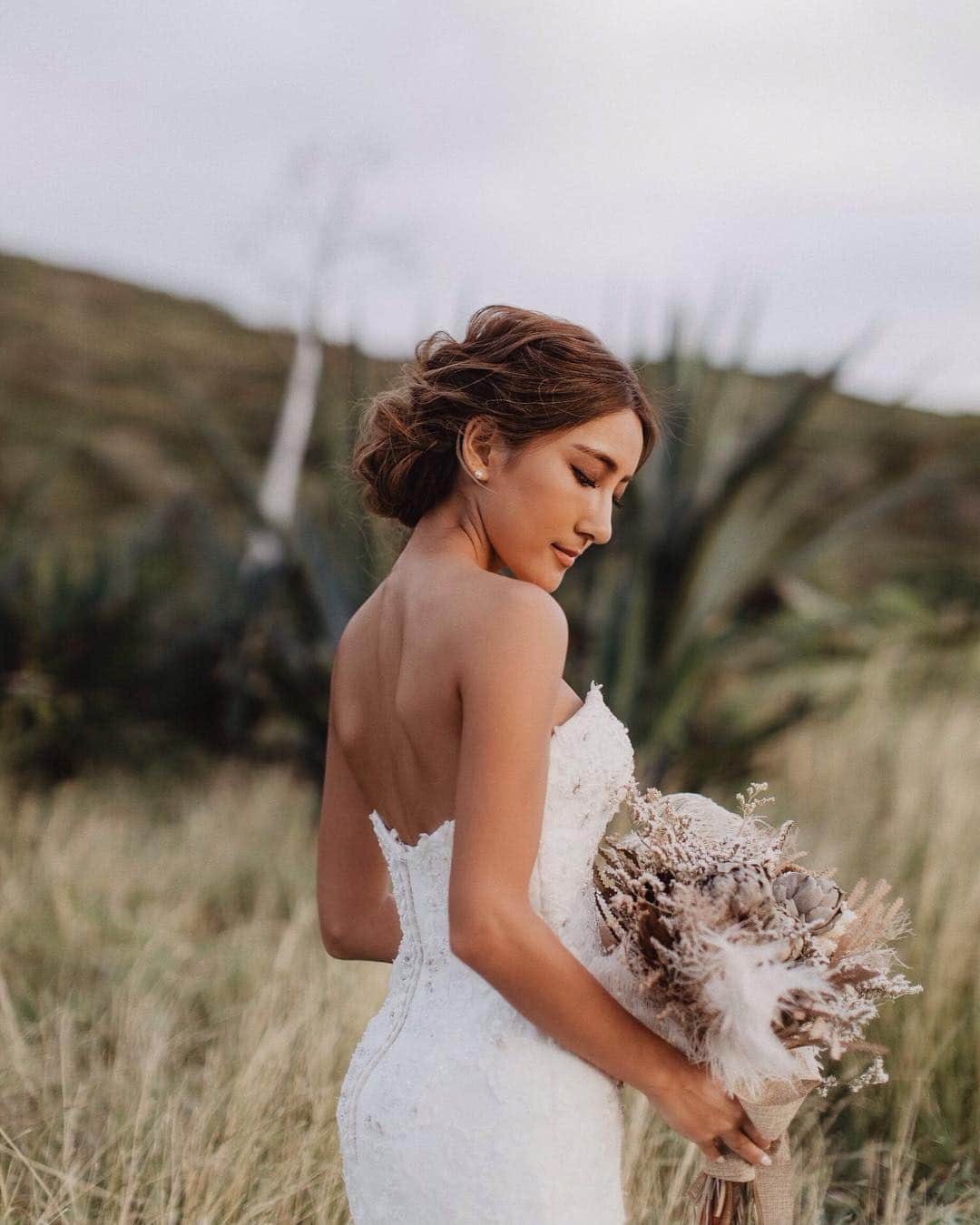 HARUEさんのインスタグラム写真 - (HARUEInstagram)「WEDDING PHOTO📷🌵♡ . Photographer // @mermaidlove808 . #harusakuwedding #hawaii #gardenwedding #wedding #weddingparty #ハワイ #ウエディング #ガーデンウエディング #結婚 #ハワイウエディング #カップル #couple #couplegoals」3月26日 19時38分 - harue0104