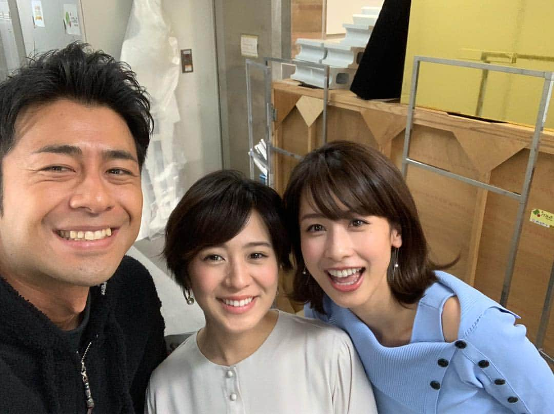 加藤綾子さんのインスタグラム写真 - (加藤綾子Instagram)「* 同期3人で💓 そしてアナウンス室のみんなと🙆‍♀️💕 慶ちゃんと二人で生放送だったのですがスタジオ前で大ちゃんが待っていてくれました✨ #2008年入社 #同期 #榎並大二郎アナウンサー #椿原慶子アナウンサー #慶ちゃん #ママです #大ちゃん #ベンチプレス #頑張ってね #あたたかい #アナウンス室」3月26日 18時15分 - ayako_kato.official