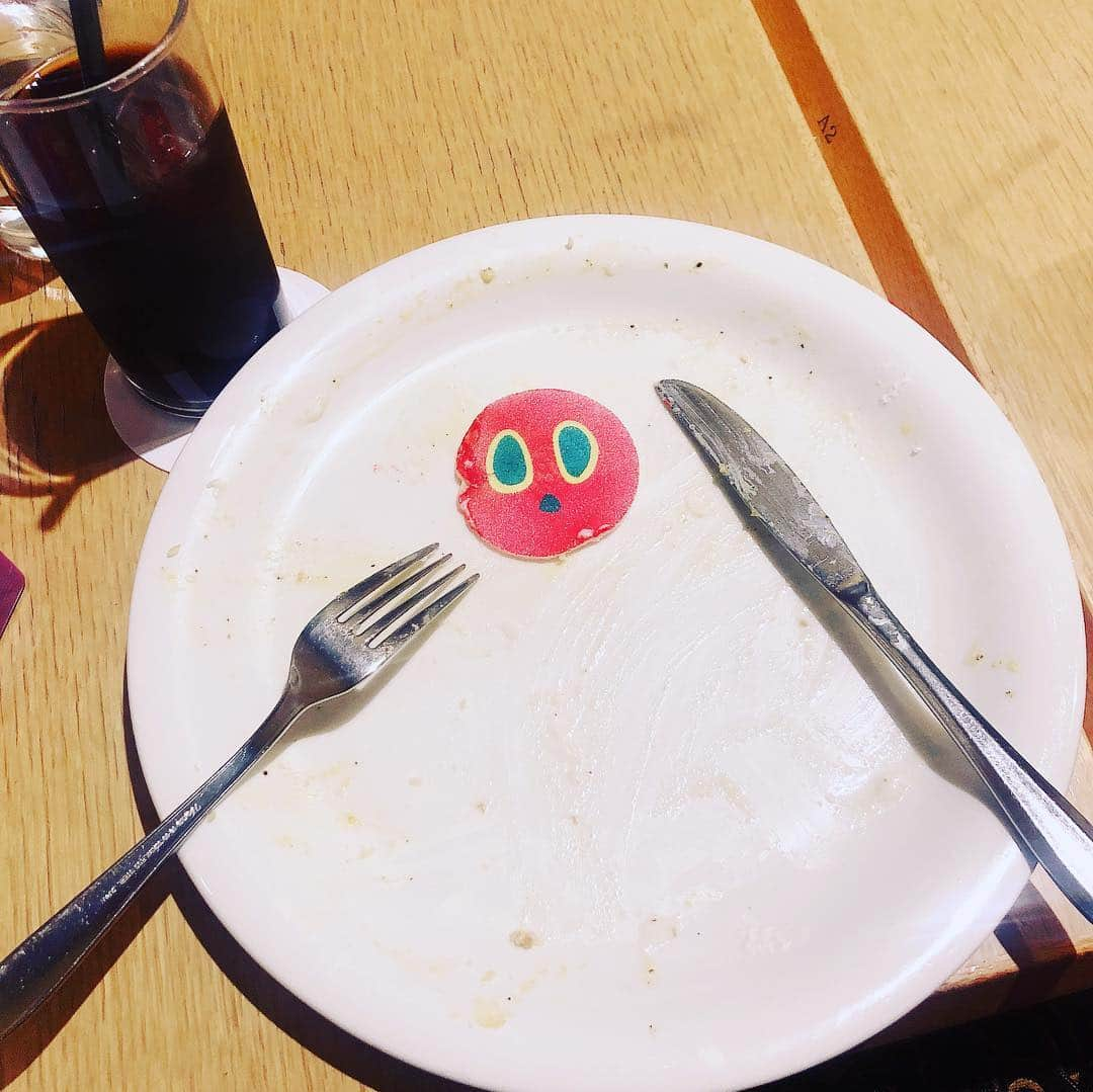 小春さんのインスタグラム写真 - (小春Instagram)「はらぺこあおむし大好きなんだよぅ  #カフェクッチーナアンドカンパニー #cafecucinaandcompany」3月26日 18時16分 - suttokodokkoiii