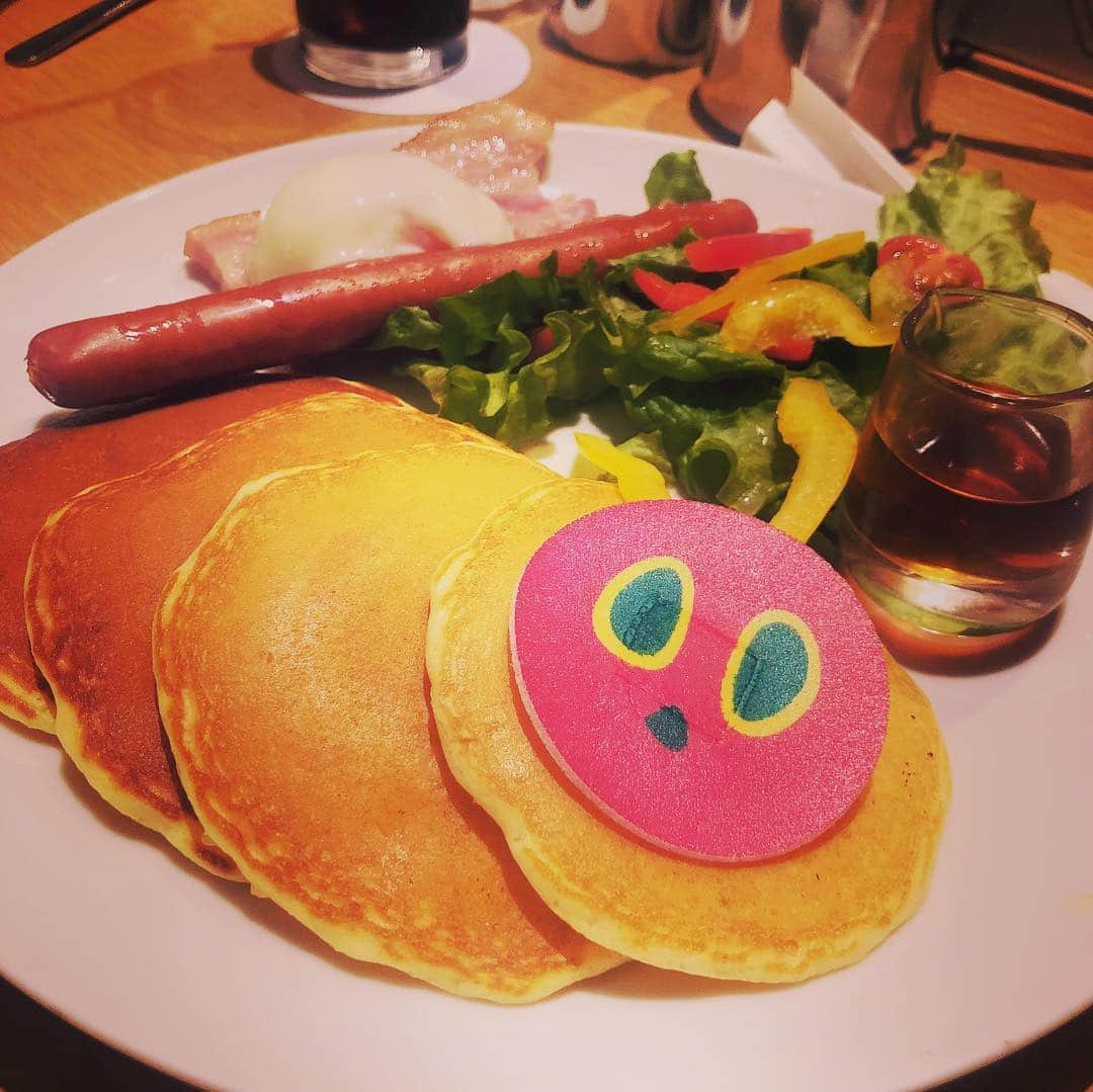 小春さんのインスタグラム写真 - (小春Instagram)「はらぺこあおむし大好きなんだよぅ  #カフェクッチーナアンドカンパニー #cafecucinaandcompany」3月26日 18時16分 - suttokodokkoiii