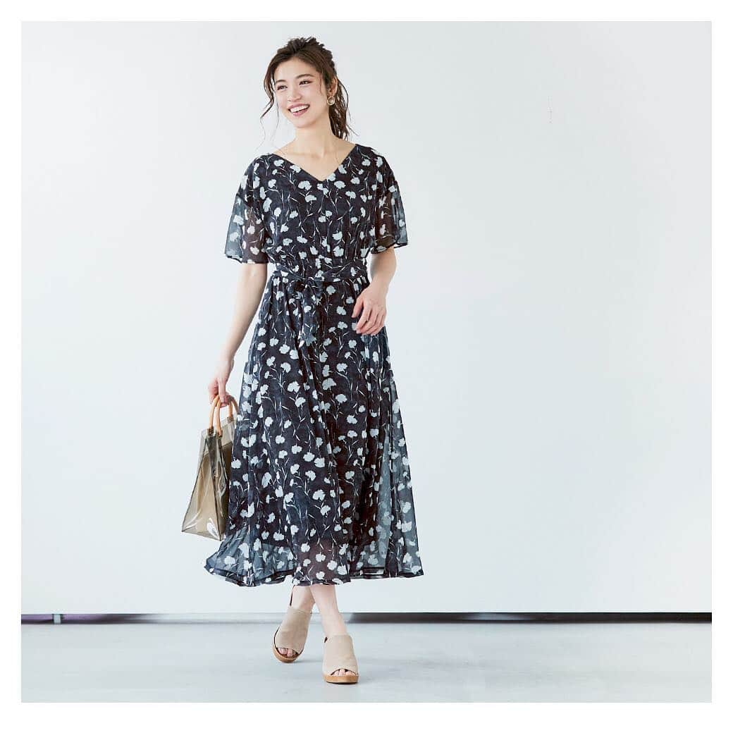 ur'sさんのインスタグラム写真 - (ur'sInstagram)「. 【NEW ITEM】 . ヘルシーに抜け感を演出できるVネックと、 細やかな花柄が女性らしいロング丈ワンピース。 . . ■Vネック花柄ワンピース■ . . NO.BTXU0568 ＼新作★24H限定10%OFF／ ￥5,490+tax　⇒　￥4,941+tax . ご購入は、写真をタップして 商品ページへ✔️ . 商品・ご注文に関しては、 下記よりお問い合わせお願いいたします。 . info@ur-s.me . . . #urs_official #urs #coordinate #instagood #ootd #spring #ファッション #fashion #outfit#2019ss #ワンピース #onepiece #きれいめ #プチプラ」3月26日 18時16分 - urs_official