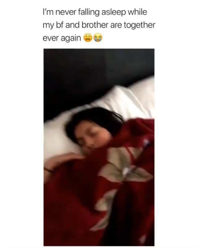 Funny Postsのインスタグラム：「••••••••••• 😂 This is cheesy 💬 Video by: @alexaxguajardo & @ese_juliannn 🎥 Double tap for more videos!」