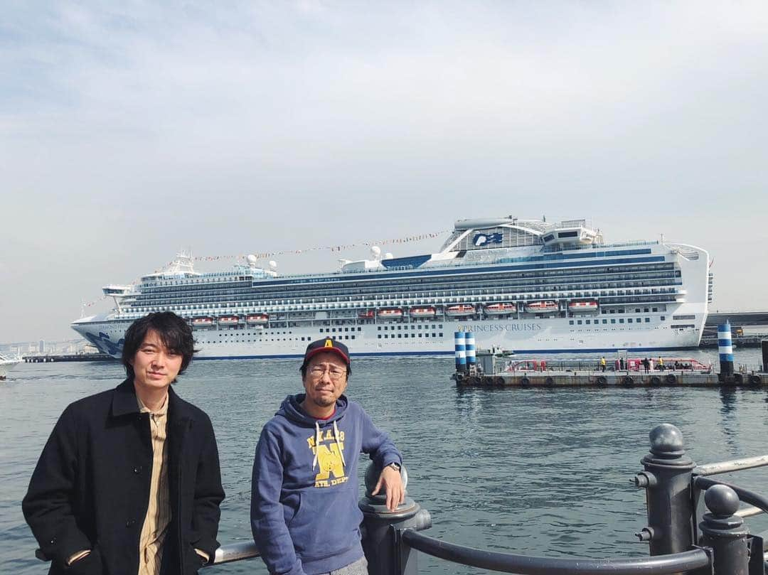 林幸治さんのインスタグラム写真 - (林幸治Instagram)「打ち合わせで横浜へ。  #豪華客船 #diamondprincess #motionblueyokohama #まぶしい顔 #northernboys #ノーザンボーイズ #林幸治 #菅原龍平 #nowatworktour #横浜赤レンガ倉庫」3月26日 18時29分 - tct_koji_hayashi