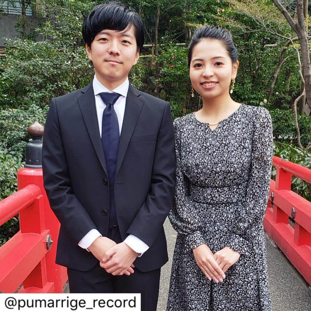 order dress カルリエ クチュールさんのインスタグラム写真 - (order dress カルリエ クチュールInstagram)「. 【Carlier Couture's bride】 repost from a bride . コメントがすごく嬉しかったのと、 当日&お渡しの際のお写真を たくさん載せられてたので repostさせていただきました…♡ . が、1枚目のみ表示されるようで（´-`）.｡oO 何か間違えたかな… . . . 顔合わせのワンピース ***** 顔合わせの時のワンピースは、Carlier Coutureさん(@carlier_couture )でオーダーしました👗 . ずっとインスタで拝見していて、 ドレスをお願いしたかったな〜と思っていたところ、 ワンピースもおつくりになられてることを知りました💡 . Carlier Coutureさんでは、 とっても好みのレースのドレスが 頻繁にアップされていて、 どうしてもこのレースのワンピースが着たい！！！ と思い、清水の舞台から飛び降りる覚悟で ご連絡しました📞 . とてもご丁寧にやりとりしていただき、 ぎりぎりのお願いだったにもかかわらず、 快く引き受けて下さいました🥰 . わがままにわがままを聞いていただき、 とんでもなく可愛い素敵すぎるワンピースを 仕立てていただきました🥳😍🥰 . こんなに身幅も着丈もぴったりサイズの服は初めてで、 うさぎくん共々ぴよぴよしてしまいました😚 . 可愛いワンピースに惚れすぎて、紹介したすぎて、 思わず顔出しを、決めました。笑 . 次は最初に惚れ込んだレースで、 ワンピースをオーダーしたいなぁと目論んでます😏 . 素敵なワンピースを本当に本当に、 ありがとうございました！！🙇‍♀️🙇‍♂️ ***** #プレ花嫁 #日本中のプレ花嫁さんと繋がりたい #顔合わせ食事会 #顔合わせ #顔合わせコーデ #顔合わせワンピース #オーダーワンピース #オケージョンドレス #オーダーオケージョンドレス #顔合わせ服装 #顔合わせ髪型 #顔合わせヘアスタイル #2019秋婚 #2020冬婚 #ちーむ1104 #carliercouture #椿山荘 #椿山荘錦水」3月26日 18時21分 - carlier_couture