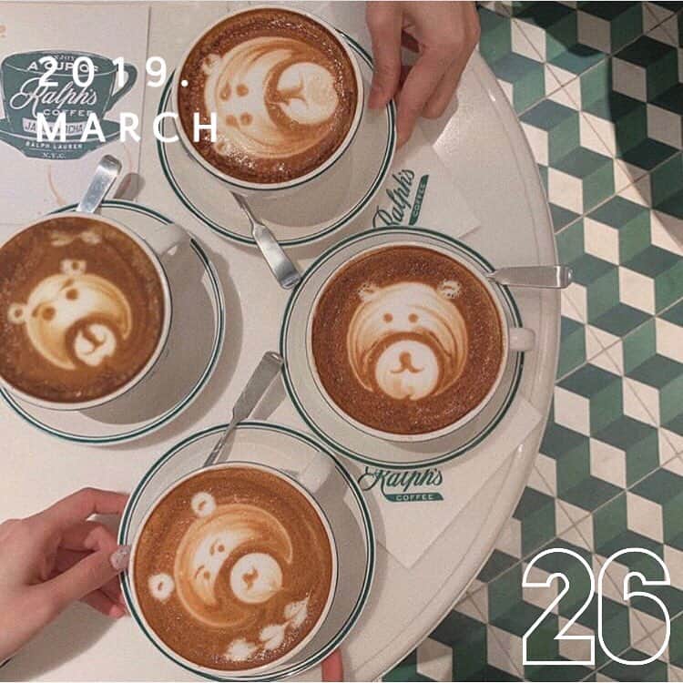 のインスタグラム：「#ラテアート﻿ ﻿ ちょっと一息。☕ 日付のサイズと位置が変えられるスタンプです☀︎﻿ ﻿ #snowcam #snowアプリ #instagood #l4l﻿ #カフェラテ #ralphscoffee #東京カフェ #表参道カフェ #インスタ映え #インスタ加工 #おしゃれさんと繋がりたい﻿ ﻿」