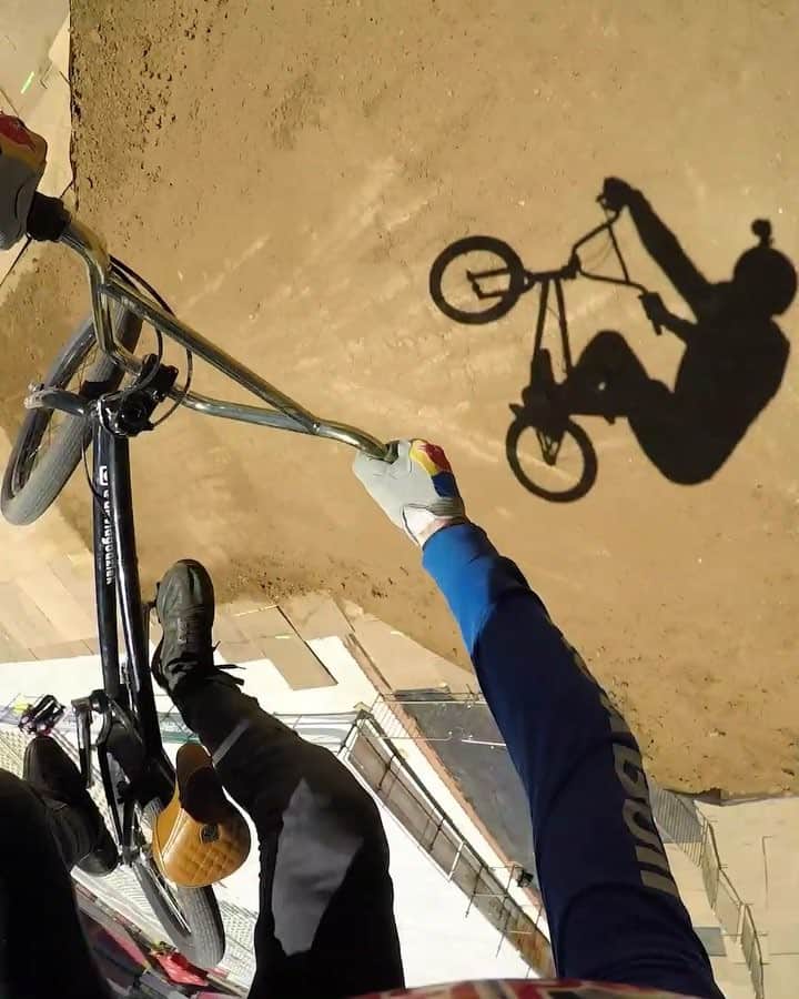 のインスタグラム：「Spin city. 🤪 🚴‍♂: @davidgodziek @redbullbike #bmx #bikelife #spin #pov #redbull」
