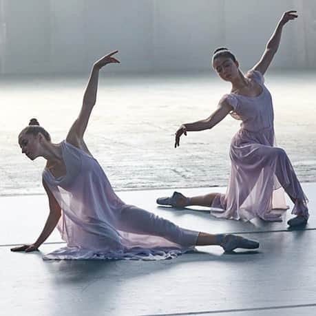 シャロン ワコブさんのインスタグラム写真 - (シャロン ワコブInstagram)「Our summer collection With NYC ballet. Thanks @christianstroble @nycballet @ryanmariehelfant #sharonwauchob」3月26日 18時37分 - sharonwauchob