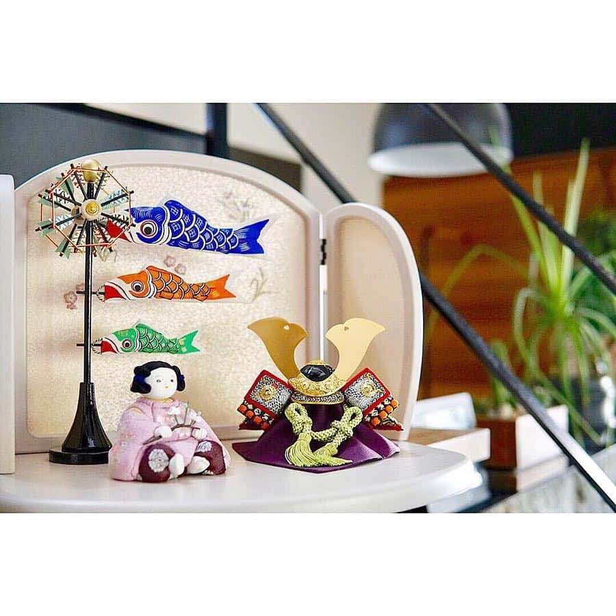 植物のある家さんのインスタグラム写真 - (植物のある家Instagram)「ー五月人形ー . もうすぐ五月… 雛人形は飾るけど五月人形までは…… という方も多いかもしれませんね . @furacoco_official さんの五月人形は 兜も人形も手のりサイズ . コンパクトなので飾りやすいです . 一つ一つ職人さんの心のこもった手作り . 気になる方は日本橋にショールームがあるので是非実物を見に行ってみてくださいね . . #ad #ふらここ  #五月人形 #コンパクト #コンパクトサイズ #手作り #手作り人形 #内装 #インテリア #リビング」3月26日 18時32分 - plusoneline