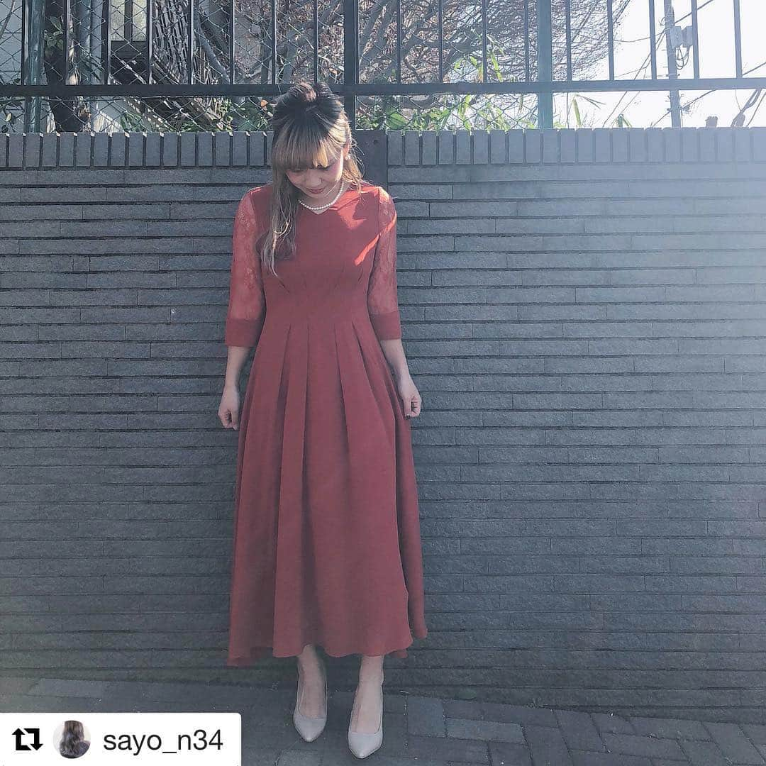 Dorry Dollさんのインスタグラム写真 - (Dorry DollInstagram)「#Repost @sayo_n34 with @get_repost ・・・ 第二次結婚ラッシュを肌で感じている私です🙋‍♀️ みんな幸せになって嬉しいなあと思う反面、新婚って羨ましいなあ〜と思わざるを得ません😩❤︎笑 . . 今までオケージョンワンピは黒がほとんどだったのですが、明るい色も挑戦したいと思い、 @dorry_doll_official の上品なオレンジのドレスをget🧡 . 袖もあり、且つ眺め丈という体型カバー抜群なドレス、夫ウケも友達ウケもよくて嬉しい限りでした💓 . . . . . . . #DorryDoll #ドリードール #ファッション #fashion #ママ#ママコーデ#ママファッション #プチプラコーデ #親子リンクコーデ #親子コーデ #親子リンクコーデ愛好家 #結婚式コーデ #オケージョン #結婚式  #mamagirl #kirarapost #ママライフカメラ #r_fashion  #お洒落さんと繋がりたい  #ルーファグラマー に応募します #hugmugstylingbu#chao_app #mamanoko #ママトコ」3月26日 18時34分 - dorry_doll_official