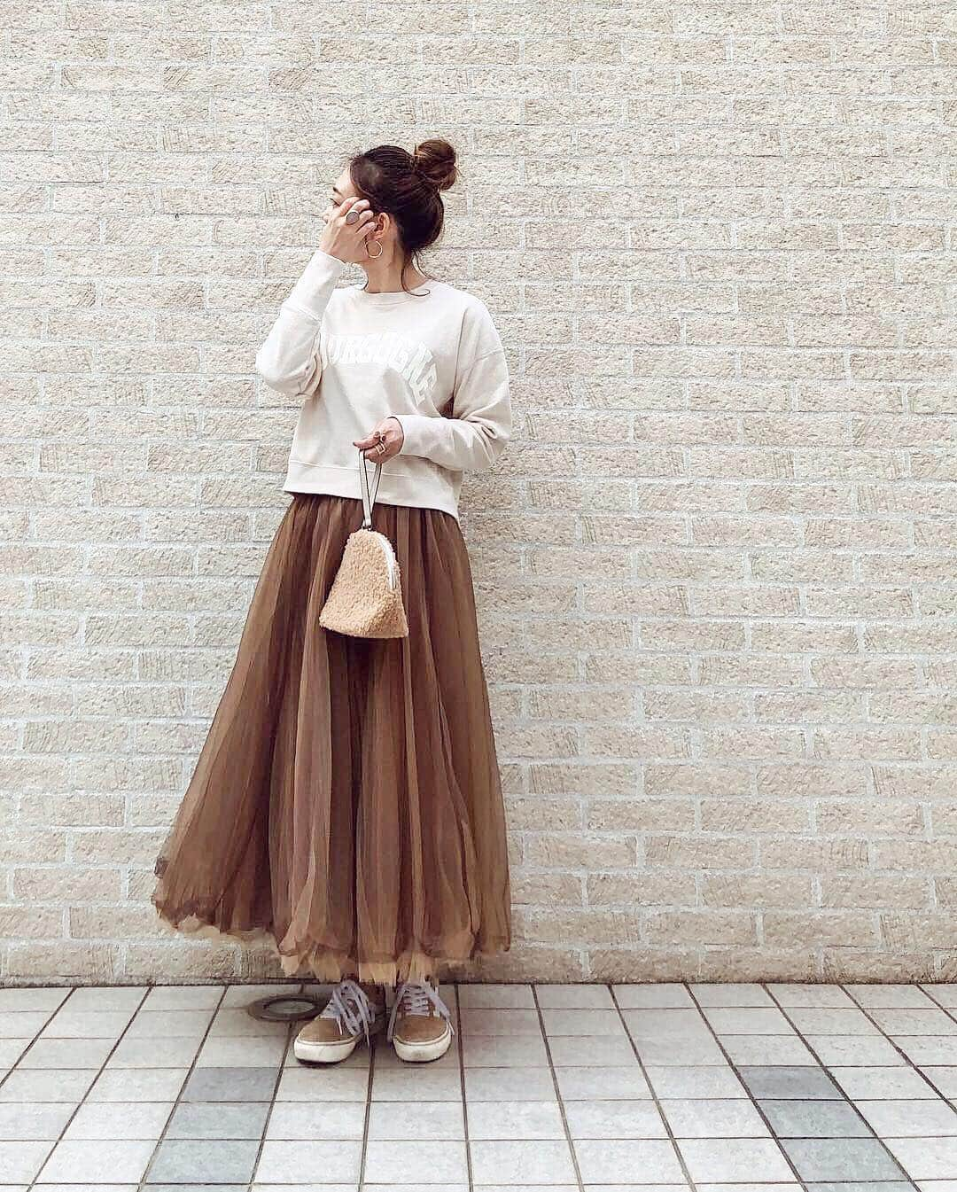 nanaさんのインスタグラム写真 - (nanaInstagram)「ㅤ ㅤ 2019.3.26 Tue #nanacoordinate 𓇼 ななコ 🐼ㅤ ㅤ ㅤ beige 𓇬 brown 𓃟𓃷. blogに詳しく書きます✎*。 ━━━━━☞blogへはtopからﾄﾍﾞﾏｽ𓅩𓂃 ㅤㅤ ㅤ ㅤ ZOZOTOWNに3/20にᵒᴾᴱᴺした @lissi__boutique のﾁｭｰﾙｽｶｰﾄが可愛すぎる❤︎❤︎ ﾌﾞﾗｳﾝ.ﾍﾞｰｼﾞｭのﾁｭｰﾙが何層にもなってるし ﾌﾜﾝﾌﾜﾝだし𓆸𓆸*ﾟ ㅤ ㅤ ㅤ ㅤ ㅤ 昨日はｺﾗﾎﾞﾜﾝﾋﾟをたくさんの方にご購入頂きまして 本当にありがとうございます𓂣 販売開始早々にﾐﾙｸﾃｨｰが完売してしまい 今、生産可能か確認しております𓂃 再販決まりましたら即ｽﾄｰﾘｰにてお知らせいたしますので 今しばらくお待ちいただけますと幸いです𓃻*ﾟ  ㅤ ㅤ ㅤ  ㅤ ㅤ ㅤ  ㅤ #lissi_boutique #チュールスカート #skirt #vansoldskool #vans #バンズ #outfit #fashion #ootd #coordinate #大人カジュアル  #locari mery  #beaustagrammer  #シンプルコーデ #プチプラコーデ  #mineby3mootd #instafashion #fashionblogger #fashionista #데일리록 #코디 #옷스타그램 #멋스타그램 #穿搭 #오오티디  #패션스타그램일상 #楽天roomに載せてます #roomインフルエンサー」3月26日 18時49分 - nanapanda517