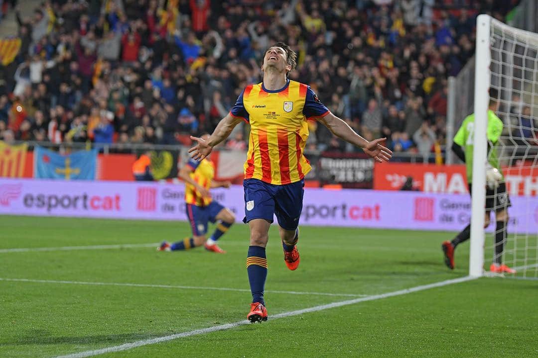 ボージャン・クルキッチのインスタグラム：「Gran nit de futbol!! ❤⚽ Vaig gaudir molt jugant de nou a casa i retrobant-me amb bons amics. Ens veiem aviat!! 😁🤝 #CatalunyaVeneçuela 📸 @nurimarguiphoto」