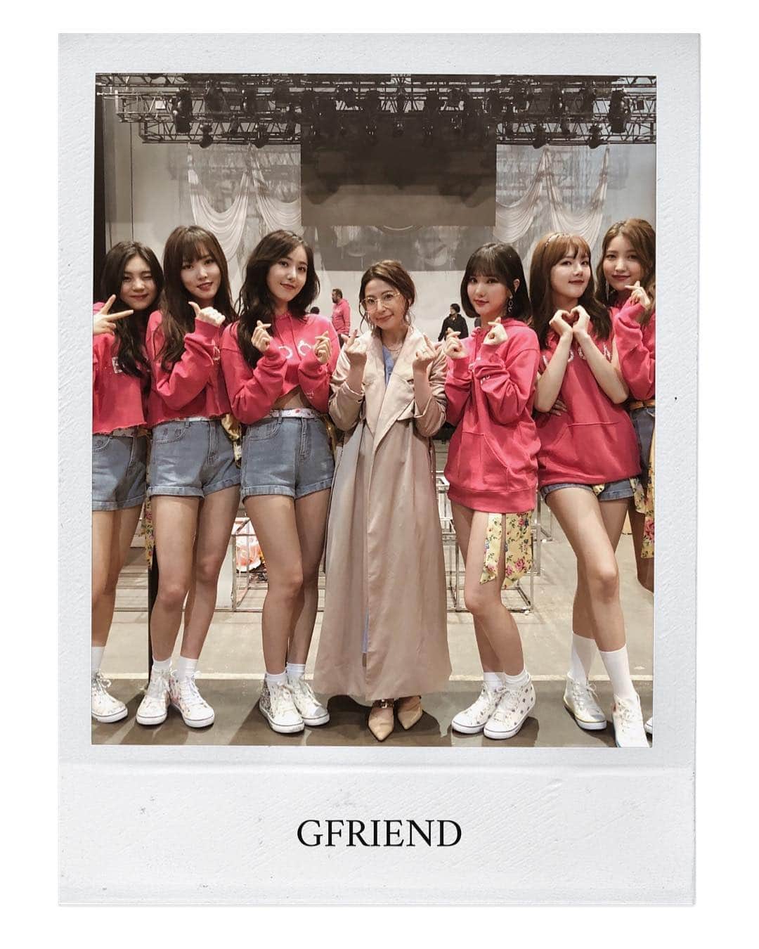 のインスタグラム：「先日は @gfriendofficial さんのライブを観に行かせてもらいました♡ 若い♡可愛い🤣💕 韓国で凄い人気なんですよー💕 歌もダンスも素敵でした♡ お写真ありがとうございました☺️♡ ・ ・ ・ ・ #gfriend #ジーフレンド#韓国#ソウル#seoul#한국#여자친구#ライブ#live」