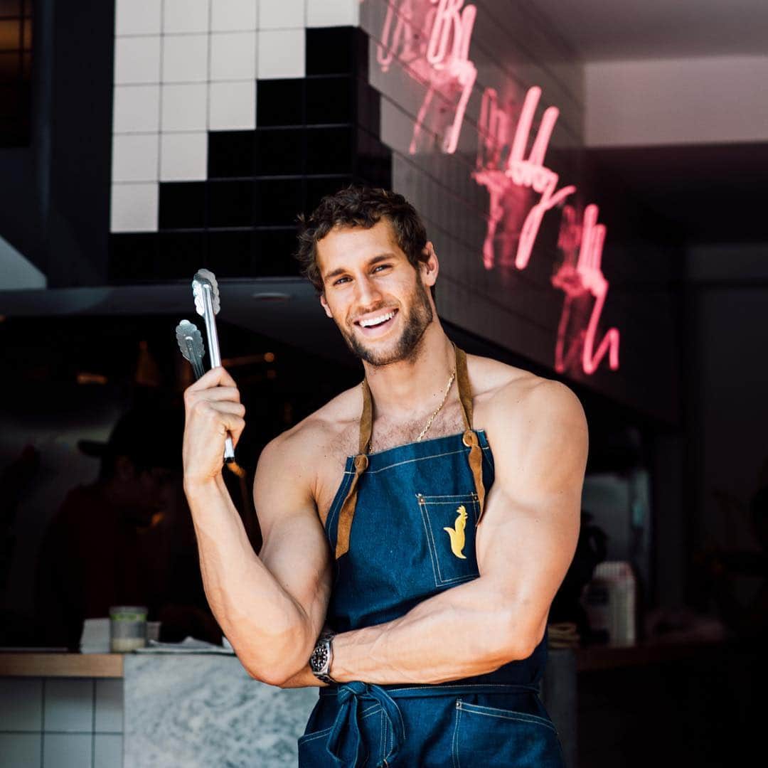 フランコ・ノリエガさんのインスタグラム写真 - (フランコ・ノリエガInstagram)「What do you want for breakfast? . . . #breakfast #sexychef #cheflife #foodstagram #cookingday #sexy #babybrasa #tuesdaymorning」3月26日 19時13分 - franconorhal