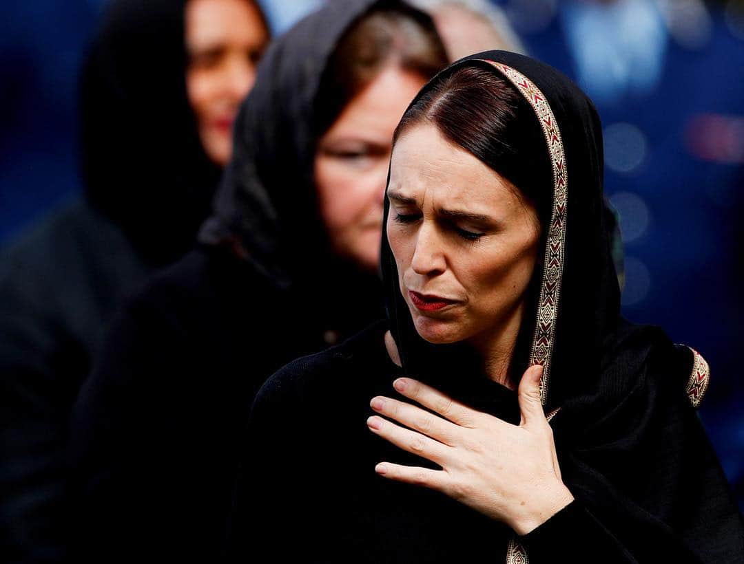 ONE MEDIAさんのインスタグラム写真 - (ONE MEDIAInstagram)「.﻿﻿ 3月15日、ニュージーランド・クライストチャーチのモスク（イスラム教礼拝所）で銃撃事件が起き、約100人が死傷した。﻿﻿ それに対し、同日ジャシンダ・アーダーン首相はこのような声明を発表した。﻿﻿ ﻿﻿ 出典：CNN New Zealand PM full speech: 'This can only be described as a terrorist attack'（一部抜粋）﻿﻿ ﻿﻿ ﻿ #prayfornewzealand あなたがニュージーランドに届けたい言葉をコメントしてね🤝﻿ ﻿ ﻿ #ムスリム #クライストチャーチ #政治 #wearewithyou #socialissues #prayforchristchurch #ニュース #人物写真 #prayfornewzealand #学び #christchurchnz #ポートレート写真 #格言 #外国 #ニュージーランド #worldnews #平和 #quotestoinspire #名言 ﻿」3月26日 19時16分 - onemediajp