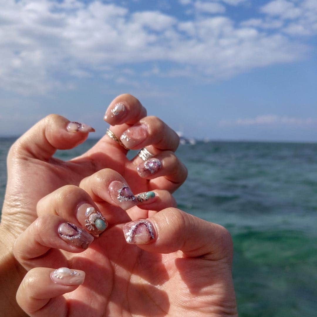 佐々木彩乃さんのインスタグラム写真 - (佐々木彩乃Instagram)「NEW NAILS💅 超かわいいピンクベージュ系のストーン柄！ 久々ハンドもフットもゴテゴテにした💞いつも @jillandlovers すごい可愛いくしてくれる💅🌸 #nails #nail #jillandlovers #naildesign #nailstagram」3月26日 19時20分 - ayano__sasaki