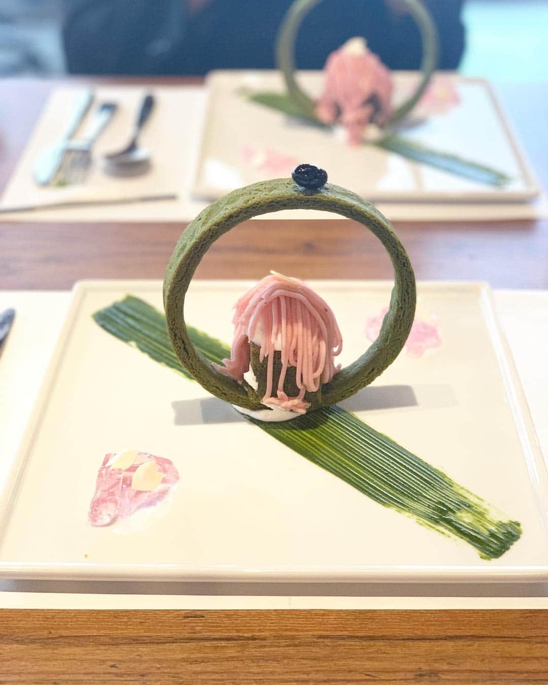 板橋瑠美さんのインスタグラム写真 - (板橋瑠美Instagram)「幸せの時間。。。💋 ・ 初めてスイーツメインのコース料理を提供している TSUKIICHI 🌸 ・ その名の通り、月に一度の自分への褒美をあげる、月1しか無いお店☻ ・ 今回大阪から初進出(＊´ω｀＊)” ・ 美味しいものを食べるときはダイエットなんか、気にしません((((･´ω`･)))) ・ ・ パティシエのつばささんは、天才すぎの一言でした👏✨ ・ 芸術作品だし、美味しすぎた💓 ・ ・ 最後のメロンのケーキヤバすぎませんか？w🍈🍈🍈 メロンが果物で一番好きなので感動過ぎ🥰 ・ ・ スイーツのコース料理スタイルのTSUKIICHIは今回だけで、 ・ ５月からは自由が丘にある 【なんとかプレッソ自由形】のお店に拠点を移して、 大阪のTSUKIICHIと同じ、 ケーキビュッフェのスタイルらしい💓 ・ ・ 自由が丘のもいきたいなー((((･´ω`･))))✨」3月26日 19時26分 - rumi_official_0616