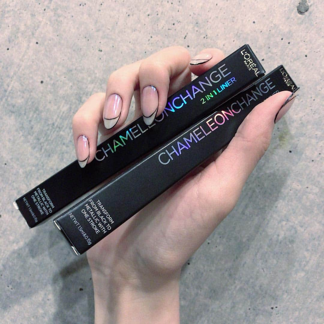 aoiさんのインスタグラム写真 - (aoiInstagram)「L'OREAL PARISのカメレオンチェンジ ライナーを使ってみました👀  黒いアイライナーの部分だけで発色するのが不思議で楽しい！ パーティーに行く前とか気分で雰囲気変えられるからかなり重宝しそう。 わたしは01のターコイズグリーンを選びました！  #ロレアルパリ  #カメレオンチェンジライナー  #メタリックチェンジ  #PR」3月26日 19時29分 - aoi_301