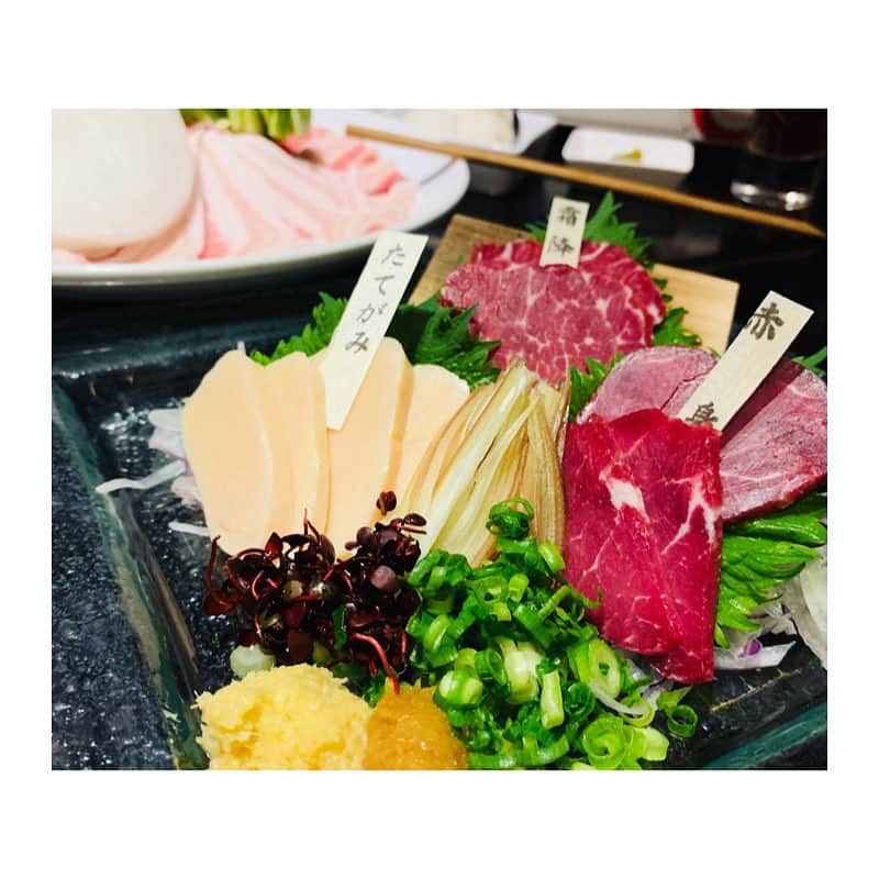 市橋有里のインスタグラム：「疲れた時には馬肉を食べよう🍴ということでふるさと納税予約してみました😋馬肉は高タンパク低脂肪、滋養強壮、疲労回復に優れています。また脂質が低いため、筋トレ中の方ダイエット中の方にもおすすめ。鉄分、亜鉛も豊富で貧血予防にも。 そしてグリコーゲンといえば走る前に蓄える栄養素のイメージがありますが疲労回復効果があって集中力もアップさせてくれます。これは食べなきゃ😋 ・ https://item.rakuten.co.jp/f433641-gyokuto/10000019/?scid=af_sp_etc&sc2id=af_101_0_0 ・ #ふるさと納税 #熊本県 #玉東町 #馬刺し #疲労回復 #ランナーズフード #instafood  #runnersfood #athletefood」