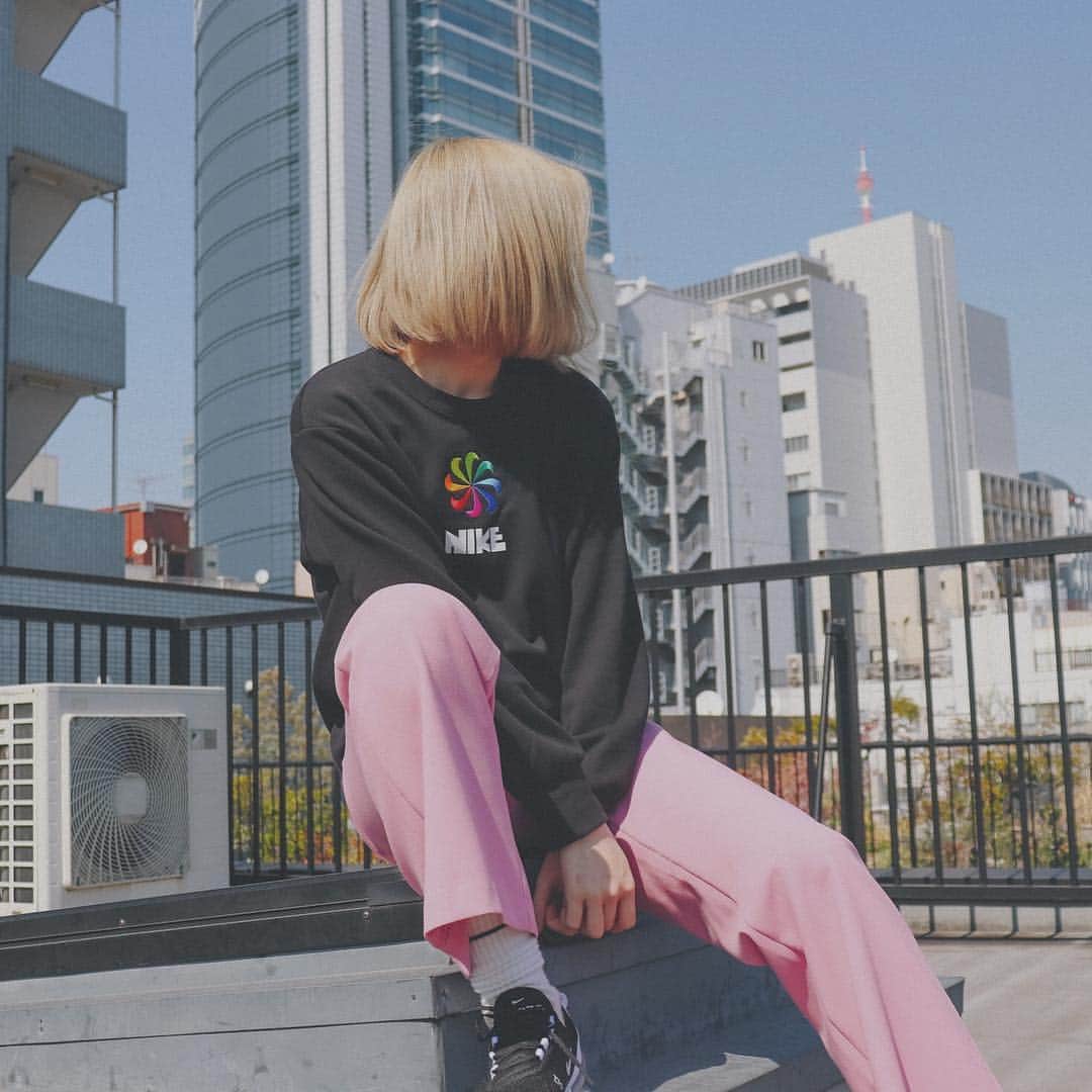 のインスタグラム：「. NOW ON SALE NIKE AS W NSW CREW FLC AR2399-010 ¥6,000-(+tax) . #nike#atmos#atmostokyo#atmospink #ナイキ#アトモス#アトモスピンク」