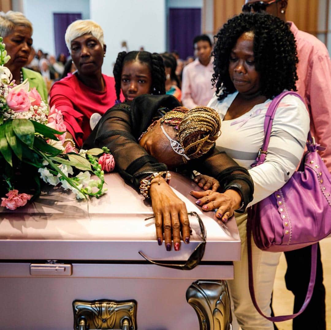 NBC Newsさんのインスタグラム写真 - (NBC NewsInstagram)「Diana Wilson, grandmother of the late Trinity Love Jones, mourns for her granddaughter during a "Memorial of Light" service, at St. John Vianney Parish in Hacienda Heights, California. . The body of Trinity Love Jones, 9-years-old, was found in a duffel bag along a trail in Hacienda Heights this month. Taquesta Graham, 28, a former Long Beach resident, has been in custody without bail since March 8 on a warrant unrelated to her daughter's death. . She was extradited from Texas to California last week to answer investigators' questions about Trinity. Graham's boyfriend, Emiel Hunt, 38, has also been charged with murder in the child's death. If convicted, Hunt faces up to 55 years to life in prison. Graham faces a maximum sentence of 26 years to life in state prison if convicted. Click the link in our bio for more. . 📷 @yamphoto / Pool via @afpphoto」3月26日 11時17分 - nbcnews