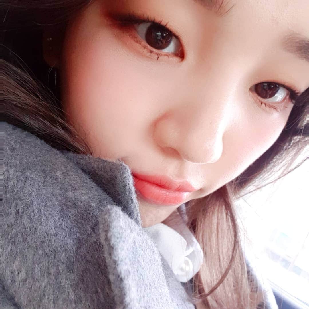 ペク・アヨンのインスタグラム：「오늘 왜 따뜻해?☀️🌞」
