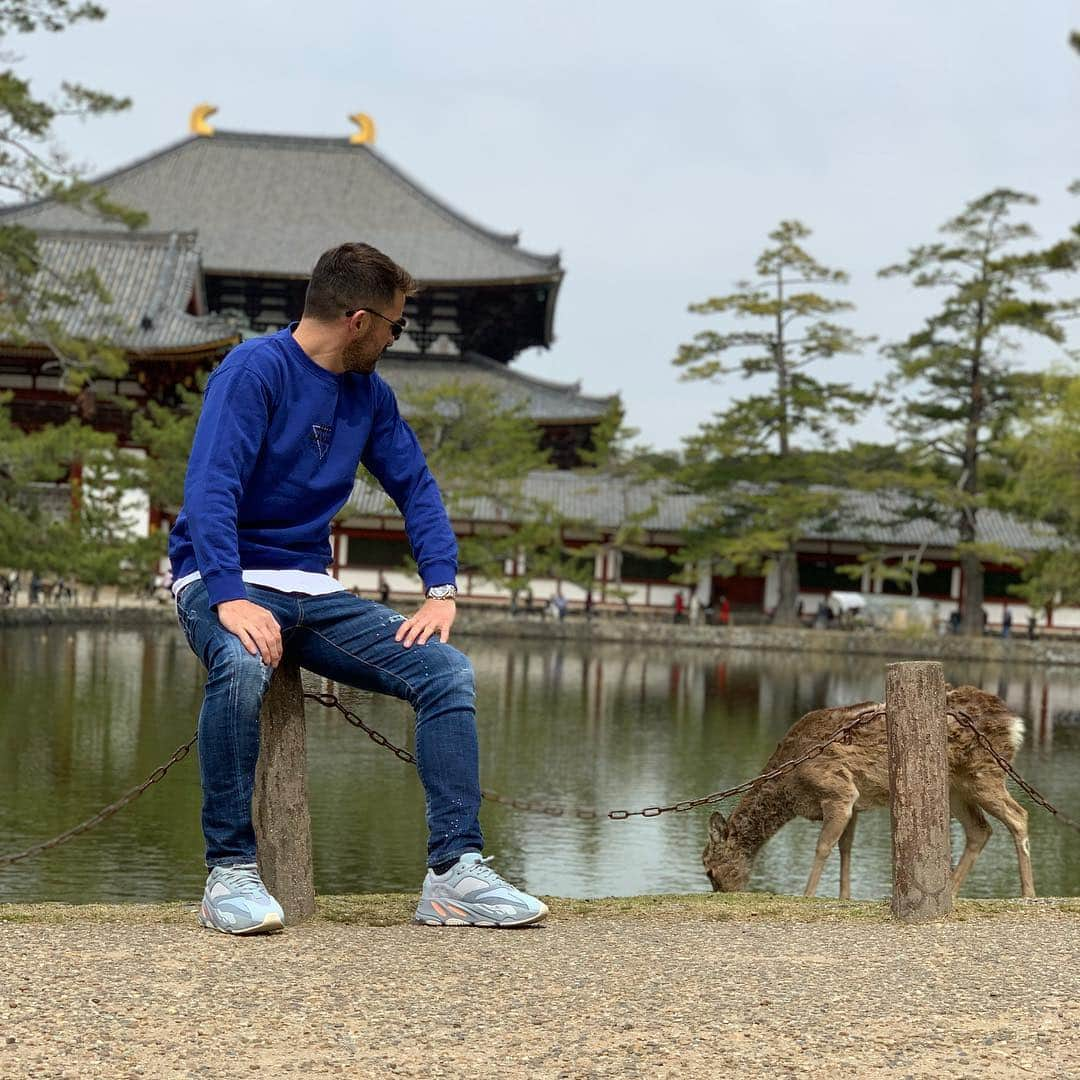 ダビド・ビジャさんのインスタグラム写真 - (ダビド・ビジャInstagram)「😎🦌⛩🇯🇵 #yeezy700 #adidastokyo #adidasyeezy700 #exploringjapan #japan #nara」3月26日 11時39分 - davidvilla