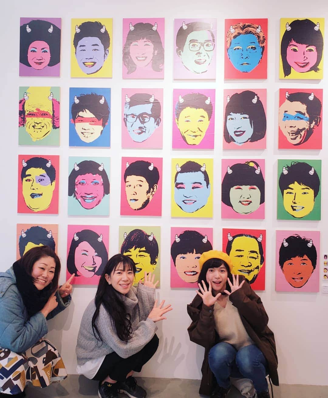 服部ひで子さんのインスタグラム写真 - (服部ひで子Instagram)「3/21(木)～4/14(日)まで、  なんばグランド花月の、すぐ近くにある 『LAUGH & PEACE ART GALLERY』と言うギャラリーで、  アーティストのbuggyさんが、吉本新喜劇スターを描く、 「YOSHIMOTO SHINKIGEKI 60th Anniversary Special buggy×Super Star展」を、開催しています＼(^-^)／！ ！！ 新喜劇座員の、木下鮎美ちゃんの素敵な絵も飾ってありますので 是非、足をお運びくださいませ～😄😄😄🎵 とっても 映えてるスポットです😆📸✨ #吉本新喜劇 #よしもと新喜劇 #新喜劇 #LAUGHANDPEACEARTGALLERY #ぢゃいこ姉さん と #木下鮎美 画伯と #小林ゆう ちゃんと行ってきました😄👍」3月26日 11時43分 - hideko_hattori