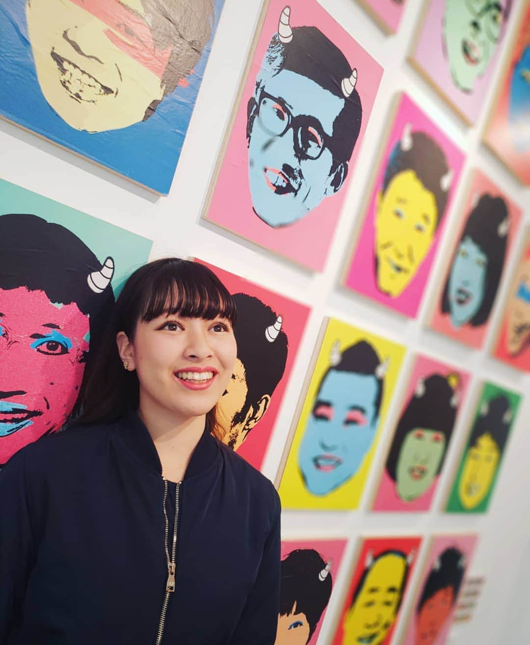 服部ひで子さんのインスタグラム写真 - (服部ひで子Instagram)「3/21(木)～4/14(日)まで、  なんばグランド花月の、すぐ近くにある 『LAUGH & PEACE ART GALLERY』と言うギャラリーで、  アーティストのbuggyさんが、吉本新喜劇スターを描く、 「YOSHIMOTO SHINKIGEKI 60th Anniversary Special buggy×Super Star展」を、開催しています＼(^-^)／！ ！！ 新喜劇座員の、木下鮎美ちゃんの素敵な絵も飾ってありますので 是非、足をお運びくださいませ～😄😄😄🎵 とっても 映えてるスポットです😆📸✨ #吉本新喜劇 #よしもと新喜劇 #新喜劇 #LAUGHANDPEACEARTGALLERY #ぢゃいこ姉さん と #木下鮎美 画伯と #小林ゆう ちゃんと行ってきました😄👍」3月26日 11時43分 - hideko_hattori