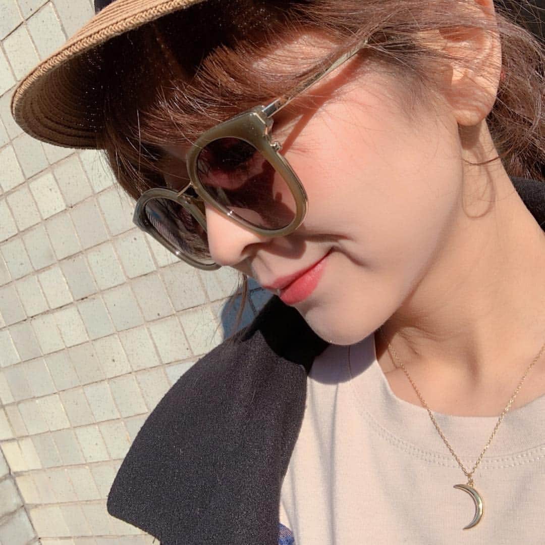 郭圈圈さんのインスタグラム写真 - (郭圈圈Instagram)「不笑還是笑還是睡覺😆😆 —- All outfits @marumaru_lea_official (連線優惠到週五下午五點） . . . . #ootd#style#outfit#bloggerstyle#ootdshare#ootdfashion#ootdstyle#ootdguide#ootdtaiwan#stylegram#ootdmagazine#personalstyle#lookoftheday#springlook#seoul#seoulcafe#首爾咖啡廳#聖水カフェ#韓國首爾#聖水洞#leainseoul#lea_korea#lea_outfit#20190323#cafeonion #圈圈去韓國🇰🇷」3月26日 11時52分 - helloiamlea