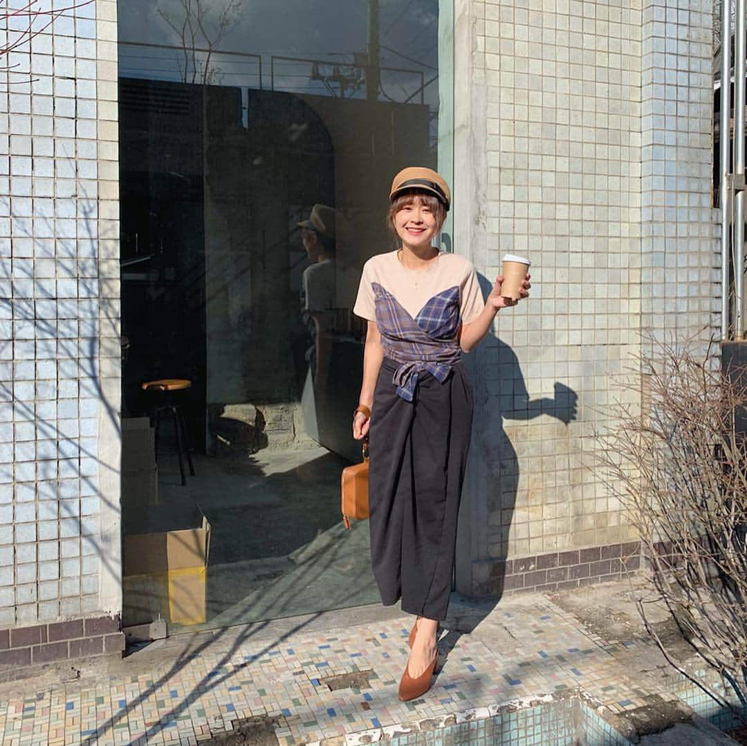 郭圈圈さんのインスタグラム写真 - (郭圈圈Instagram)「不笑還是笑還是睡覺😆😆 —- All outfits @marumaru_lea_official (連線優惠到週五下午五點） . . . . #ootd#style#outfit#bloggerstyle#ootdshare#ootdfashion#ootdstyle#ootdguide#ootdtaiwan#stylegram#ootdmagazine#personalstyle#lookoftheday#springlook#seoul#seoulcafe#首爾咖啡廳#聖水カフェ#韓國首爾#聖水洞#leainseoul#lea_korea#lea_outfit#20190323#cafeonion #圈圈去韓國🇰🇷」3月26日 11時52分 - helloiamlea