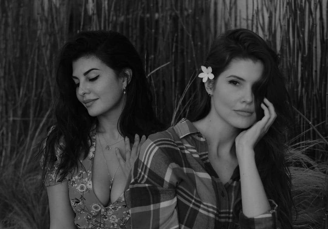 Jacqueline Fernandezさんのインスタグラム写真 - (Jacqueline FernandezInstagram)「@amandacerny I think it’s about time you came visited me in Mumbai!! 🦋」3月26日 12時15分 - jacquelienefernandez