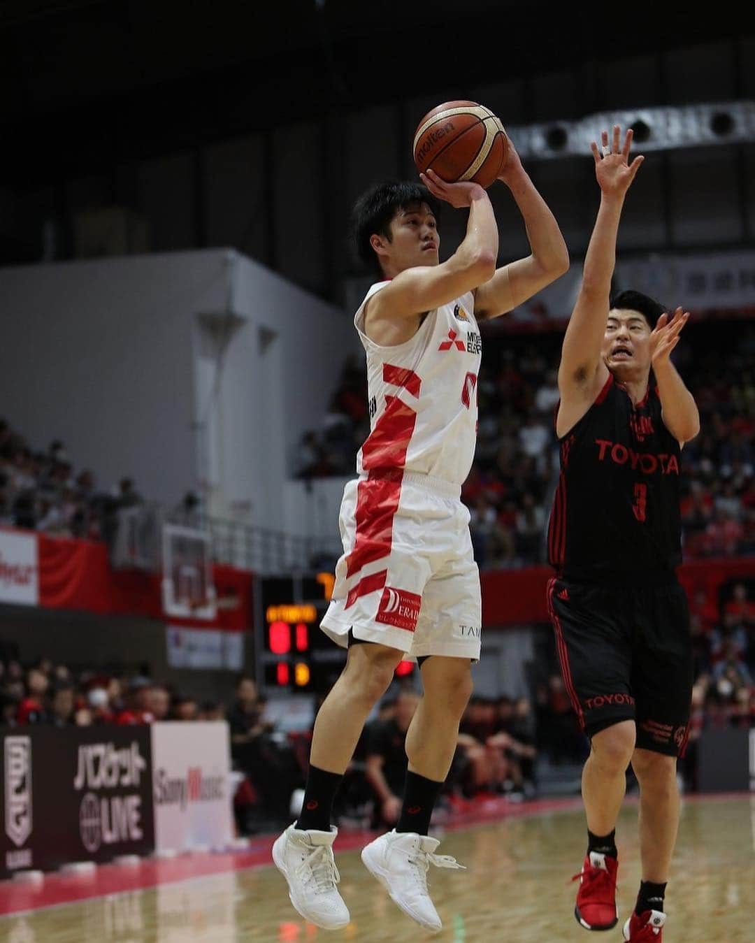 名古屋ダイヤモンドドルフィンズ Nagoya Diamondさんのインスタグラム写真 - (名古屋ダイヤモンドドルフィンズ Nagoya DiamondInstagram)「Game 29 Highlight!!🔥﻿ ﻿ #名古屋ダイヤモンドドルフィンズ #ドルフィンズ #Bリーグ #バスケットボール #バスケ #アルバルク東京  #名古屋 #DORED #nagoya #BLEAGUE #nagoyadiamonddolphins #basketball #🏀﻿ ﻿ —————————————————﻿﻿ ﻿﻿ CHAMPIONSHIPに向けて、﻿﻿ ﻿﻿ ＊＊＊＊＊＊＊＊＊＊＊＊＊＊＊＊＊＊﻿﻿ #アカニソメロ キャンペーンを実施中！﻿﻿ ＊＊＊＊＊＊＊＊＊＊＊＊＊＊＊＊＊＊﻿﻿ ﻿﻿ 参加方法は#名古屋ダイヤモンドドルフィンズ のSNS公式アカウントをフォローして﻿﻿ 「#アカニソメロ 」のハッシュタグとチームへの応援メッセージをタイムラインに投稿するだけ✨﻿ ﻿﻿ 投稿してくれた方の中から抽選で10名様に"お好きな選手”のサイン入りグッズ を#プレゼント ﻿﻿ そして、318（ダイヤ）件と510（Go to）件達成でそれぞれオリジナル画像もご用意！！﻿﻿ ﻿﻿ さらに、#アカニソメロ の投稿が全アカウントを通して「888件」を超えた場合は、SNS配信限定、オリジナル画像もプレゼント致します🎁﻿ ﻿﻿ みなさんの投稿をお待ちしております！！﻿﻿ ﻿」3月26日 12時16分 - nagoyadolphins