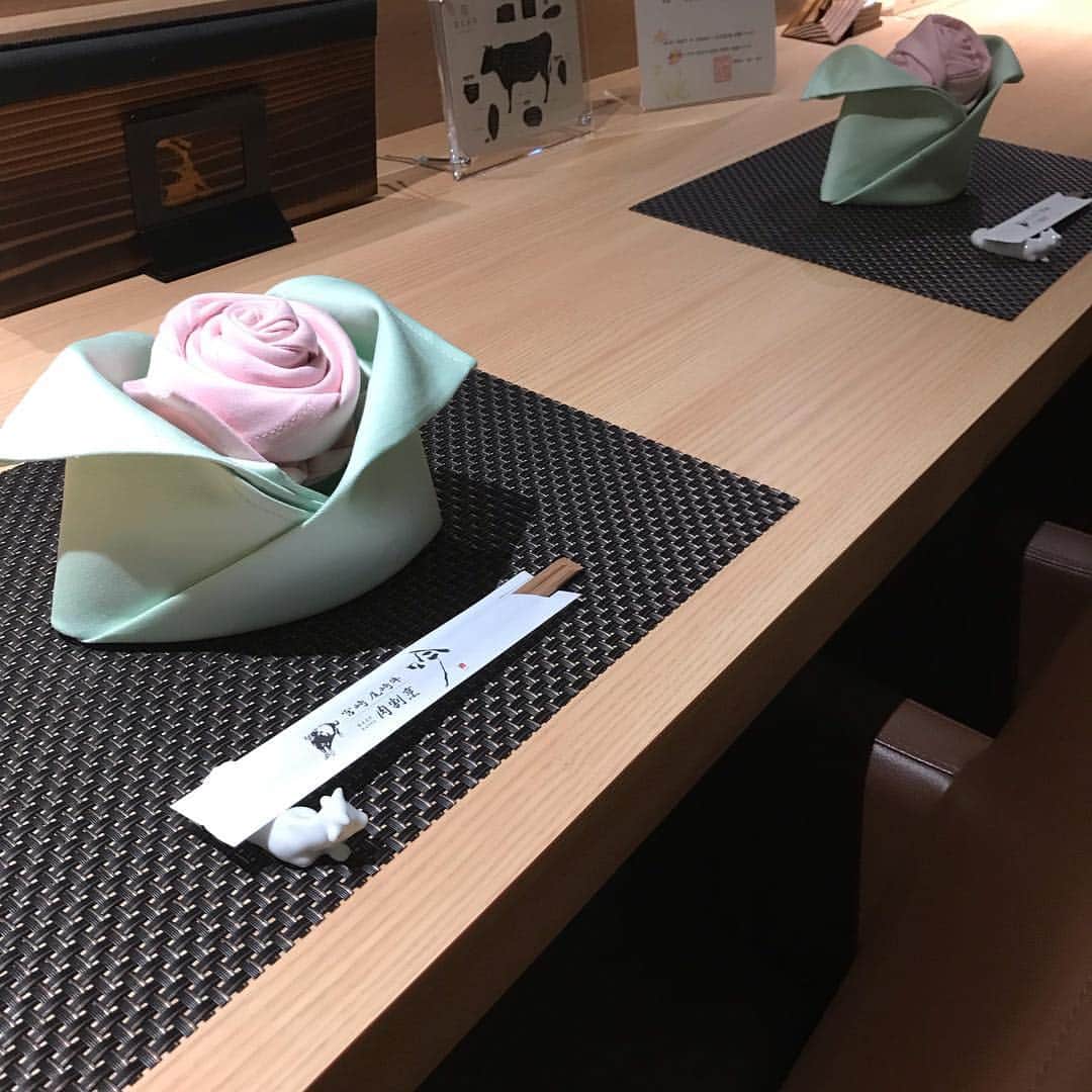 肉割烹吟北新地店さんのインスタグラム写真 - (肉割烹吟北新地店Instagram)「おはようございます😃 本日も元気に営業致します。 こちらは薔薇コース お祝いやお誕生日などで ご用意致しております！ #肉割烹吟 #尾崎牛 #宮崎 #北新地 #大阪 #梅田  #肉 #割烹 #和牛 #ディナー #料理 #ワイン #サプライズ #デート #接待 #顔合わせ #コース #記念日 #誕生日 #ステーキ #お土産 #サンドイッチ #カツサンド #玉子サンド #デリバリー #テイクアウト #すき焼き #しゃぶしゃぶ」3月26日 12時17分 - gin.kitashinchi