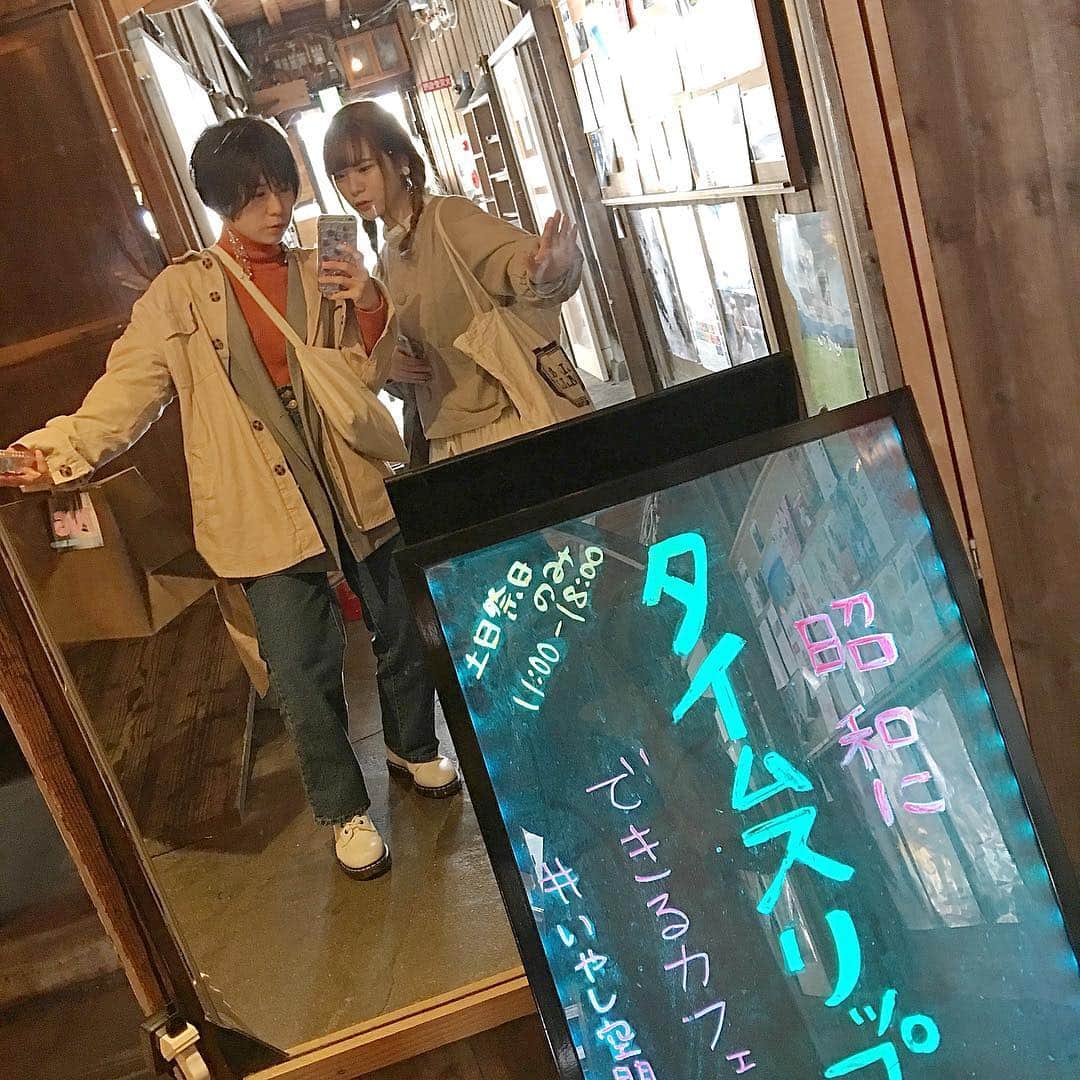光永さんのインスタグラム写真 - (光永Instagram)「中崎町が大阪のHotSpotって聞いて初めてちゃんと遊んだ🙋🏻‍♀️with妹🙋🏻‍♀️ 古着屋めっちゃあるし、どこもかしこも嘘みたいにレトロで朝ドラのセットみたいやった。 最高やったんですけど？☺️ (地元大阪と思えないくらいだいぶ旅行気分でした◎) . ストーリーズでみんなが教えてくれた情報だいぶ参考になった！ ありがとうございました！🙇🏼‍♂️ . ー #中崎町巡り ー ✅#蜜香屋 中崎町駅降りてすぐの焼き芋屋さん！行列！#ポテト大学 テイクアウト🍠で食べ歩き、最高の照り◎ ✅#SYRUPSHOP タピオカはマスト。店内も少し座れるし美味しいしかわいい☺️ ✅#サクラビル びっくりするくらい古着屋が入ってるビル。騙されたと思って入るしかない。選び放題だった。 🦊ちなみに私らは梅田駅から歩いて遊びました。 . 他にも雑貨屋とか古着屋とか隅々までめちゃくちゃ回った！服も買ったし。 また載せるかもです😃🤚 . . #大阪旅行 #大阪観光 #梅田グルメ #梅田 #中崎町グルメ #中崎町古着屋 #中崎町 #姉妹 #高山ファミリー」3月26日 12時33分 - hinata_official__