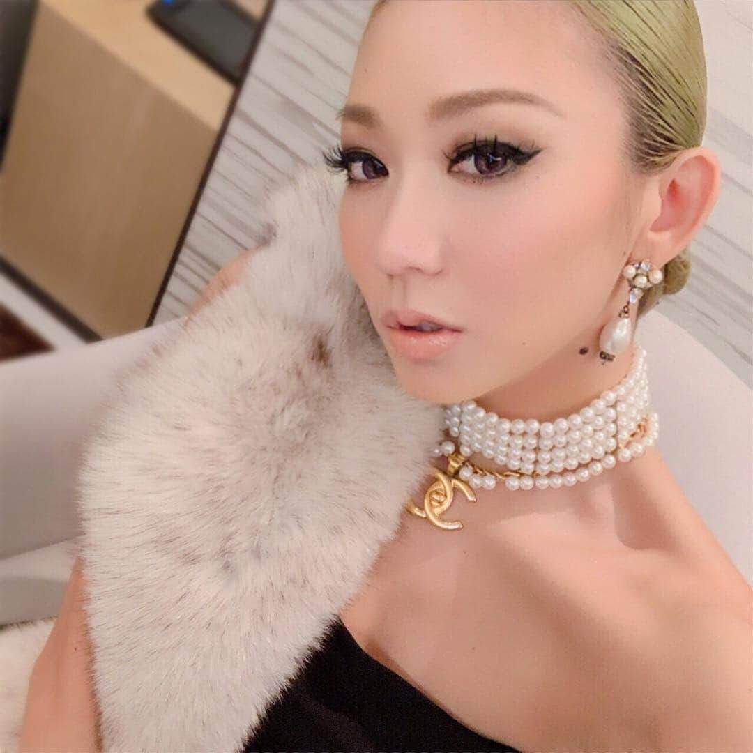 倖田來未さんのインスタグラム写真 - (倖田來未Instagram)「📷📷📷﻿ ﻿ #fashion #styling #chanel #vintageqoo #make #beauty #カラコン #loveil #violetglare #アイライナー #リデュア #倖田來未 #kodakumi﻿ @vintageqoo @chanelofficial @loveil_official」3月26日 12時48分 - kodakumi_official