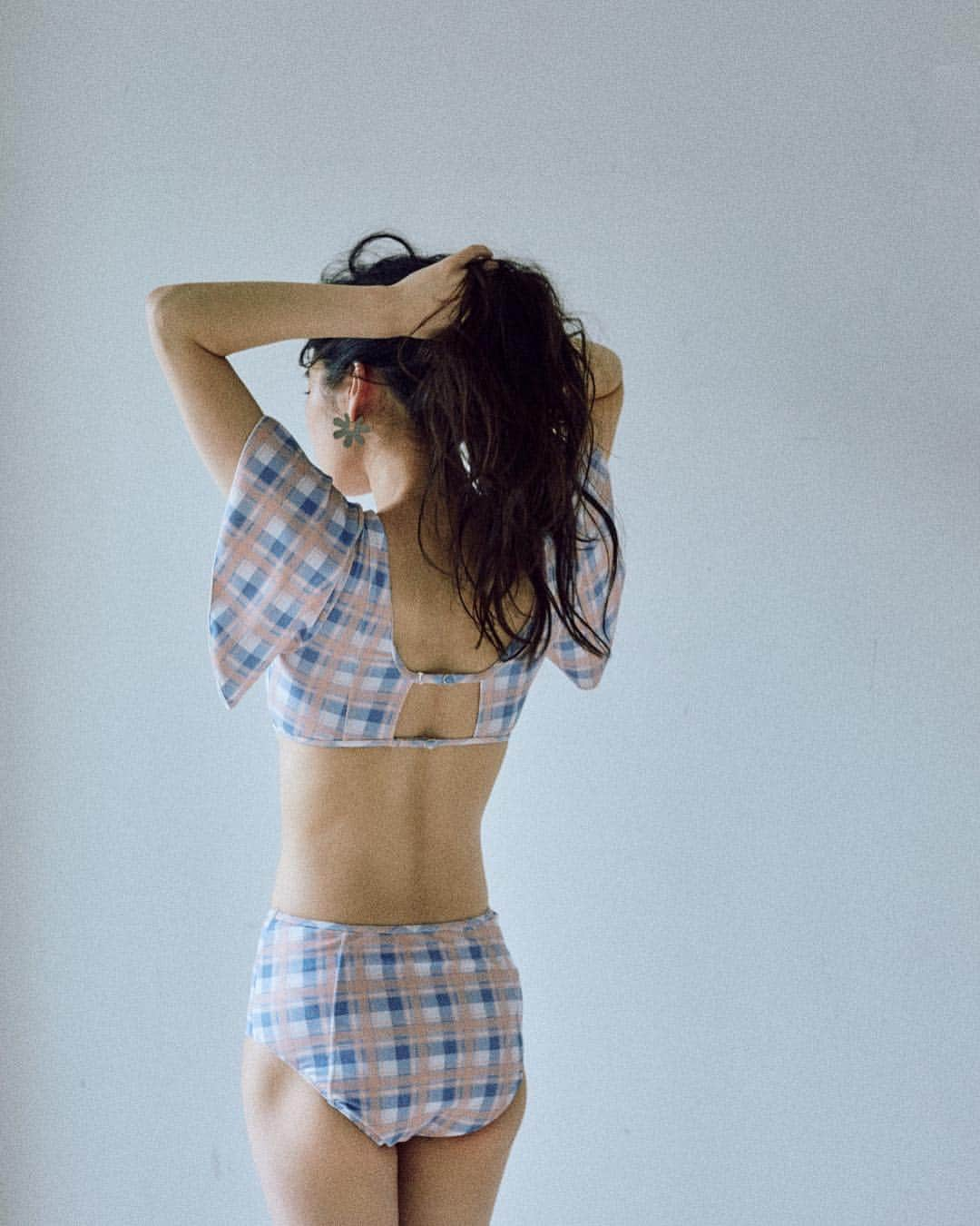 吉河唯さんのインスタグラム写真 - (吉河唯Instagram)「今年もやってきましたswim wear ♡ 今回は"お洋服感覚で着られる"、を隠しテーマに作ってみました◎今日からpre orderなのでぜひみてみてね〜っ 〜・〜・〜・〜・〜・〜・〜・〜・〜・〜 #merryjenny #swimwear #2019ss #summer 📷 @rikki_sanju 💄 @motookakihiro 💃 @iemmmei 👙 @merryjenny_instagram」3月26日 12時42分 - yui_yoshikawa