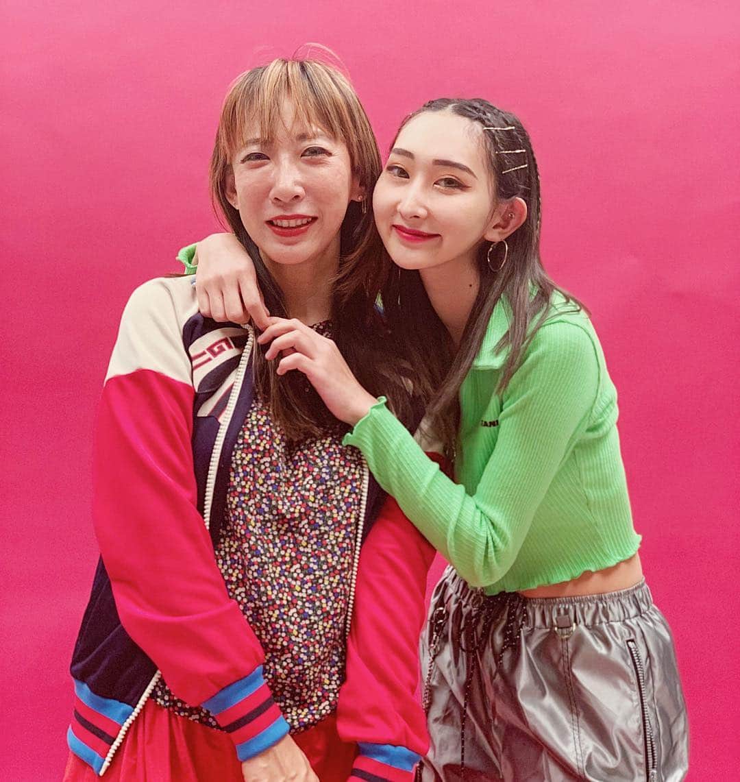 のインスタグラム：「蜷川実花さんの素敵な企画に呼んでいただきました❤️🌹﻿ 一緒にお仕事できて本当に嬉しかった💎﻿ @ninagawamika ありがとうございました❤️ ﻿ ﻿ ﻿ みんな来月お楽しみにね🌈」