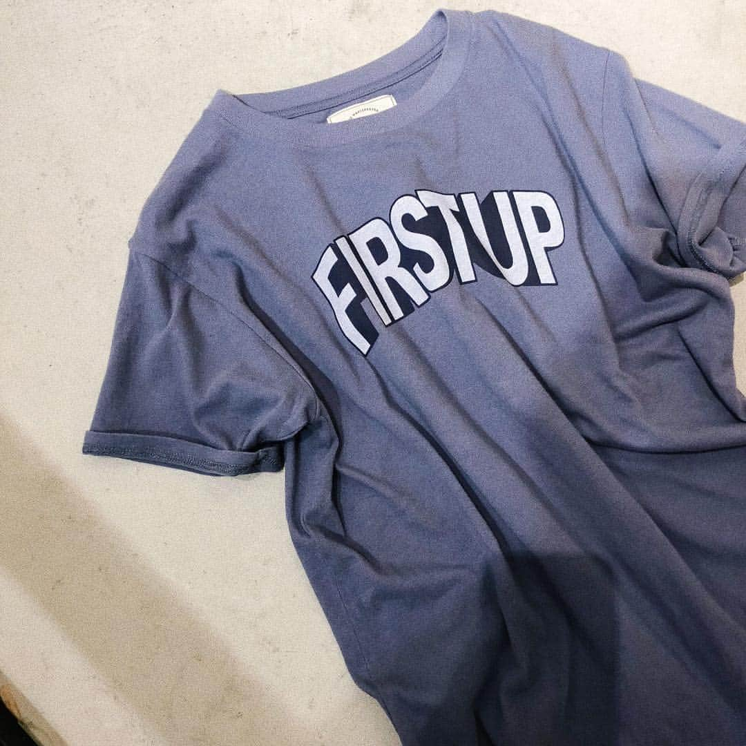 Ungridさんのインスタグラム写真 - (UngridInstagram)「. . 【APRIL PRE ORDER】 #FIRSTUPプリントTee オフホワイト/イエロー/ブルー ¥4,320(tax in) __________________________________________ 3/26(tue)pm12:00〜予約開始！ RUNWAY channelでは 〜4/1(mon)23:59まで予約アイテム ポイント10倍+送料無料🚩 ※ZOZOTOWNでも予約受付中  __________________________________________ @ungrid_official #TOPページURLよりチェック✔︎ . #ungrid #ungrid_official #preorder #19summer」3月26日 12時44分 - ungrid_official