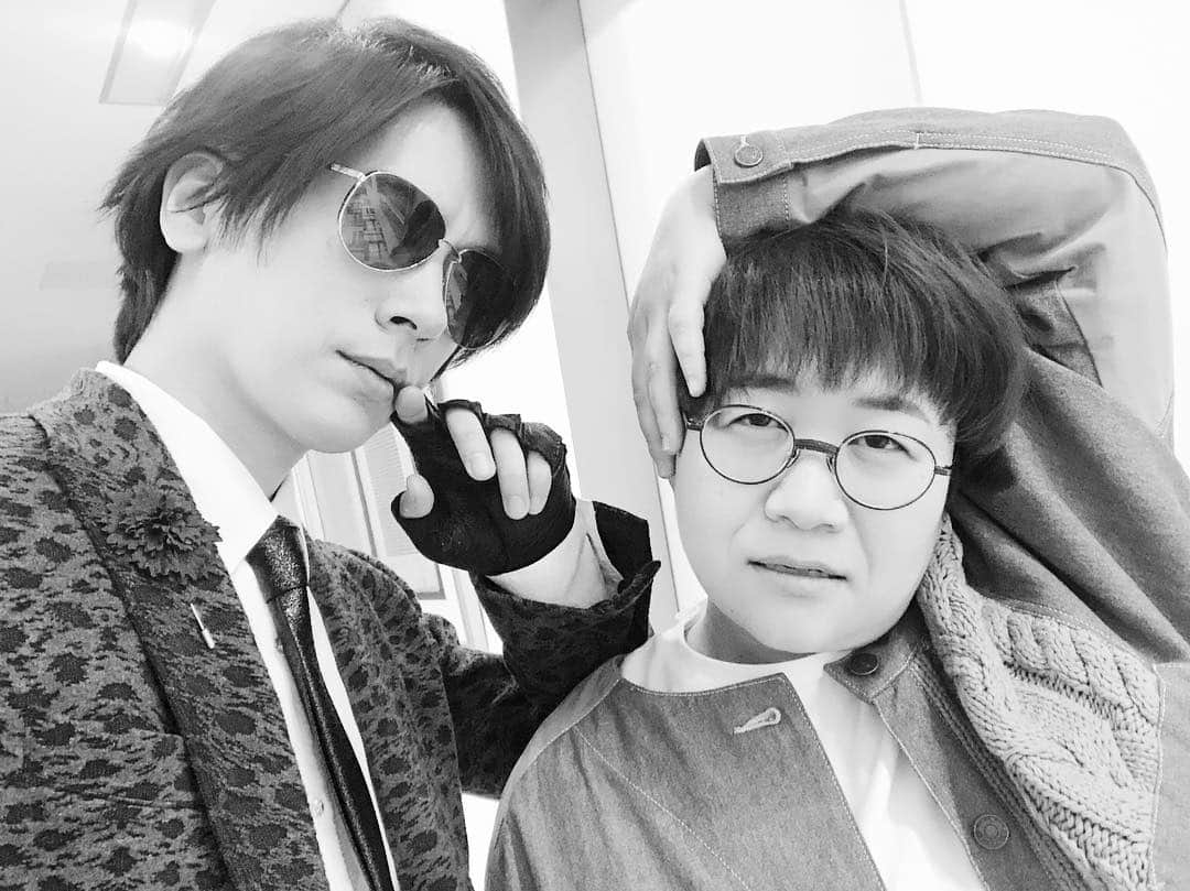 DAIGOさんのインスタグラム写真 - (DAIGOInstagram)「DAIGO'S GLAM VOL.5 ♤HARUNA from harisenbon♤  #逆の逆からの逆で #オシャレ #インスタはオシャレ #近藤春菜 #ハリセンボン #ポーズ最高 #ツッコミ最高 #comedian #stylish #vocalist #fashion  #BREAKERZ #DAIGO #ボンビーガール #今夜9時 #MC #日テレ #DAIGOSGLAM」3月26日 12時46分 - daigo_breakerz_