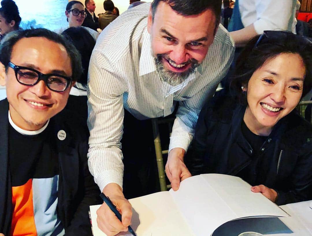 遠山正道さんのインスタグラム写真 - (遠山正道Instagram)「#massimodecarlo #elmgreenanddragset  #iloveit  Dragset has signed a book! #artbaselhongkong2019  #thechainmuseum  #artsticker」3月26日 12時56分 - masatoyama