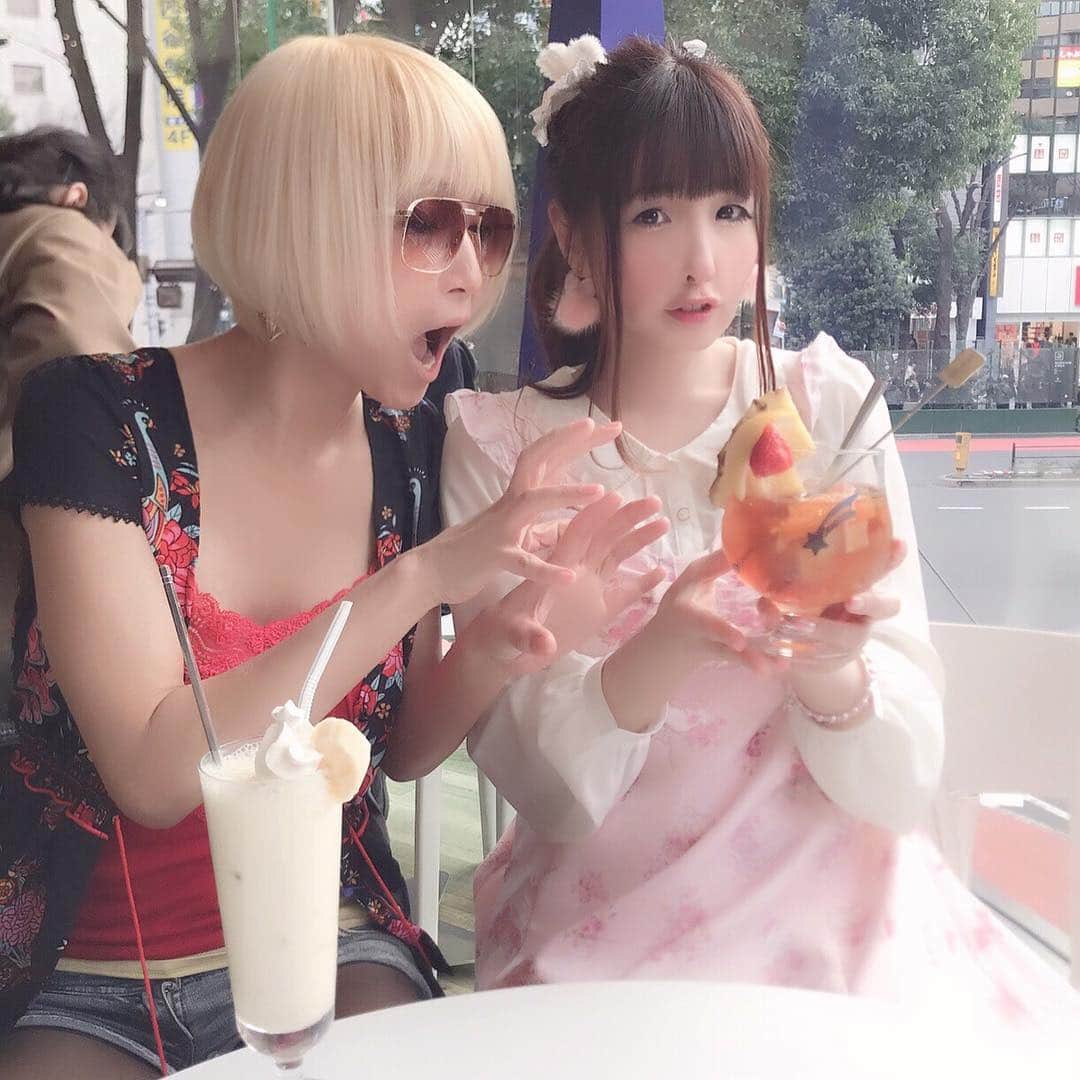 伊藤芽衣さんのインスタグラム写真 - (伊藤芽衣Instagram)「総長とお打ち合わせで 池袋ミルキーウェイ♡  パフェはがまんして アイスフルーツティー♡  いつきても 安定にかわいい♡  #milkyway  #ミルキーウェイ  #星座 #スイーツ女子  #スイーツ部  #sweet  #スイーツ  #フルーツ  #fruits  #池袋  #可愛いカフェ  #カフェ  #カフェ巡り  #池袋カフェ  #kawaii  #lizlisa  #fashion #ポニーテール  #japanesegirl」3月26日 12時53分 - itoumei