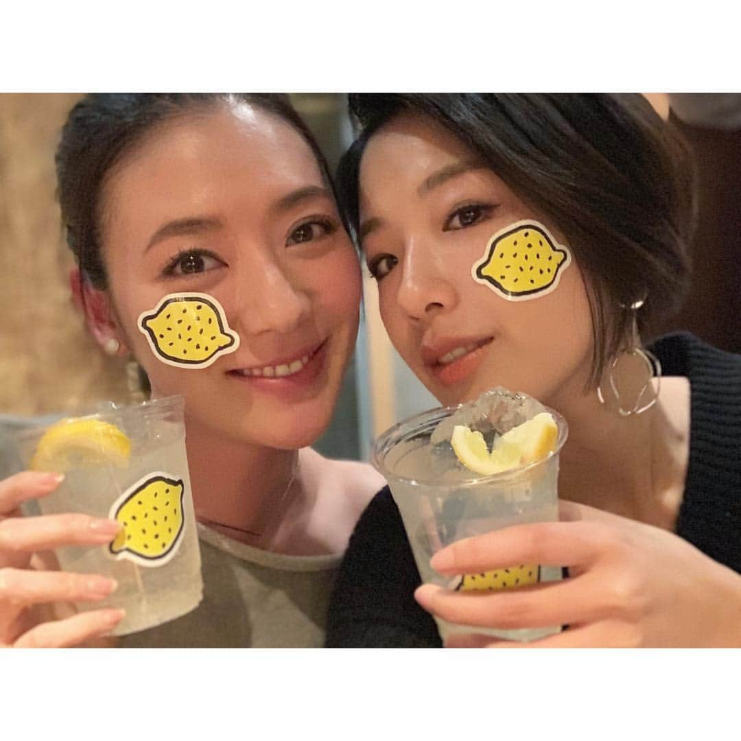 中田奈沙さんのインスタグラム写真 - (中田奈沙Instagram)「🍋🍋🍋 最近よく思う。 @hyanya0405 が一番味覚合う。 白米、激辛、酸っぱい、酸っぱ辛い、 パクチー、スパイス… 爆食いしたくなるタイミング笑 来月の旅行も楽しみだ❤️ * * #friend #friends #me #weekend #sunday #mont9 #tokyo #japan #remonsour #alcohol #drinking #love #event #shibuya #仲良し #週末 #日曜日 #レモンサワー #レサワ #のんべえ #中田奈沙 #モントナイン #イベント #爆食い #大好き #酒井商会 #お酒 #渋谷 #東京」3月26日 12時55分 - nasa_nakada