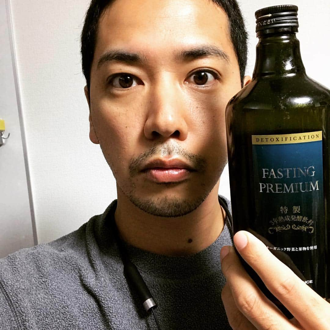 佐藤祐基さんのインスタグラム写真 - (佐藤祐基Instagram)「こっそり3日間のファスティング終了。 絶好調！！ #ファスティングプレミアム #宿便半端ない #5年ぶりくらいかな #アベレージマイナス4キロだな #大切な回復食 #具なし味噌汁 #玄米粥の重湯 #現場に玄米粥持参 #意識高めの女子か #笑笑 #やすらぎの刻」3月26日 13時06分 - sa_too222