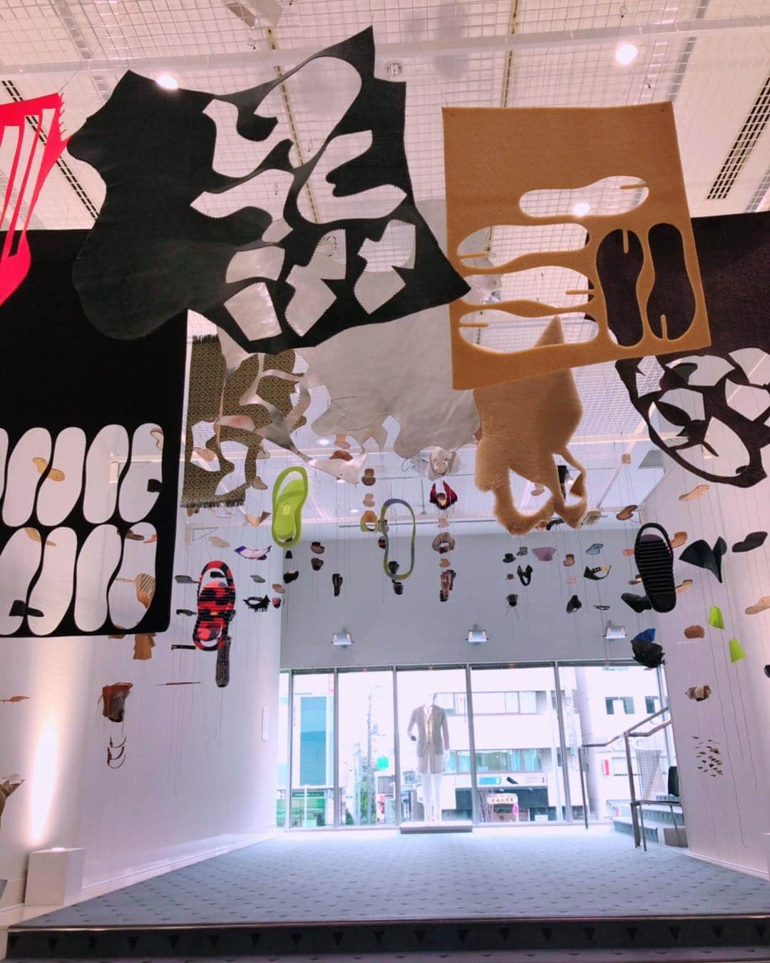理絵さんのインスタグラム写真 - (理絵Instagram)「事務所へ行くときはスパイラルガーデンにも寄る  #スパイラルガーデン #spiralgarden #fashion #tokyo #japan #rie_love_art #理絵アート」3月26日 12時58分 - ____rie____